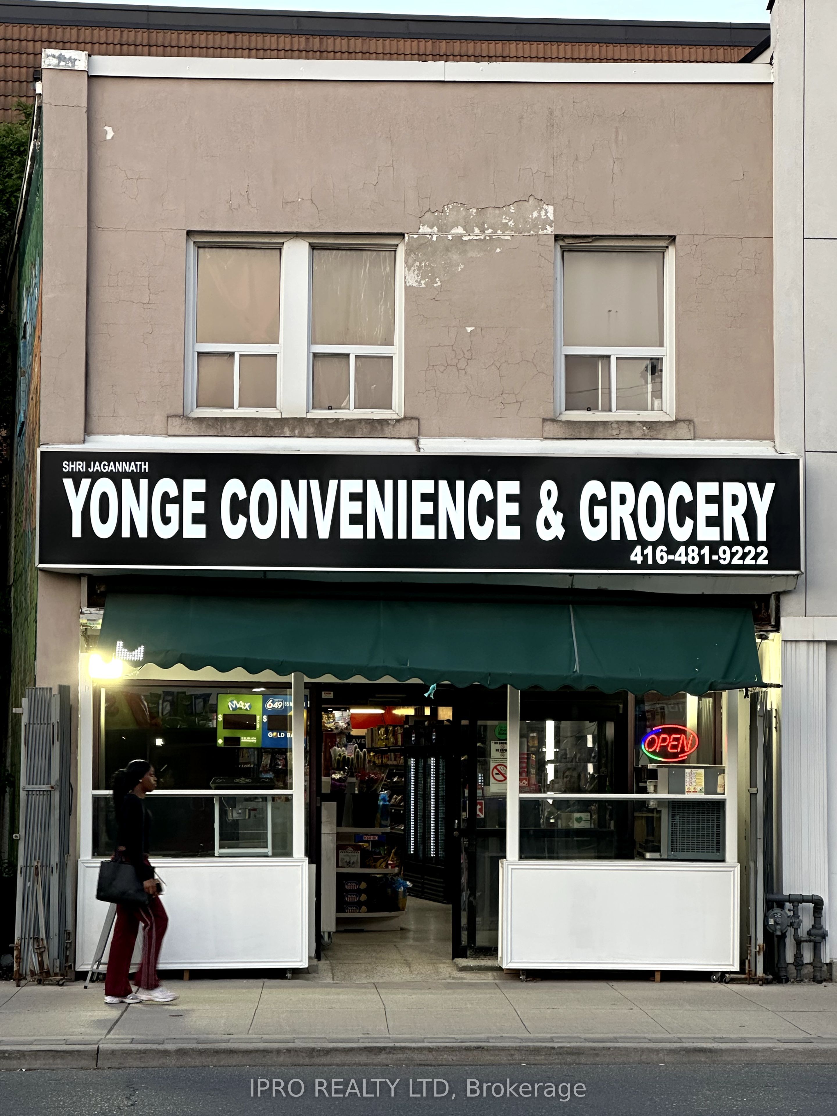 2563 Yonge Street Property Photo 1