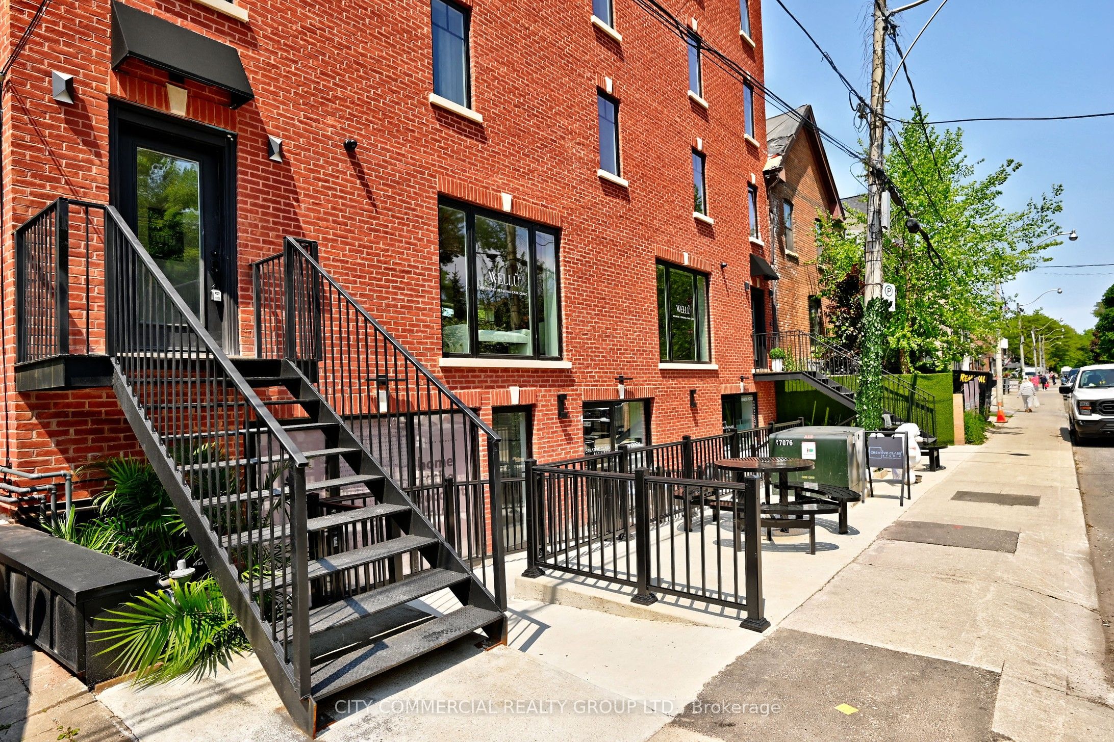 396 Summerhill Avenue N Property Photo 2