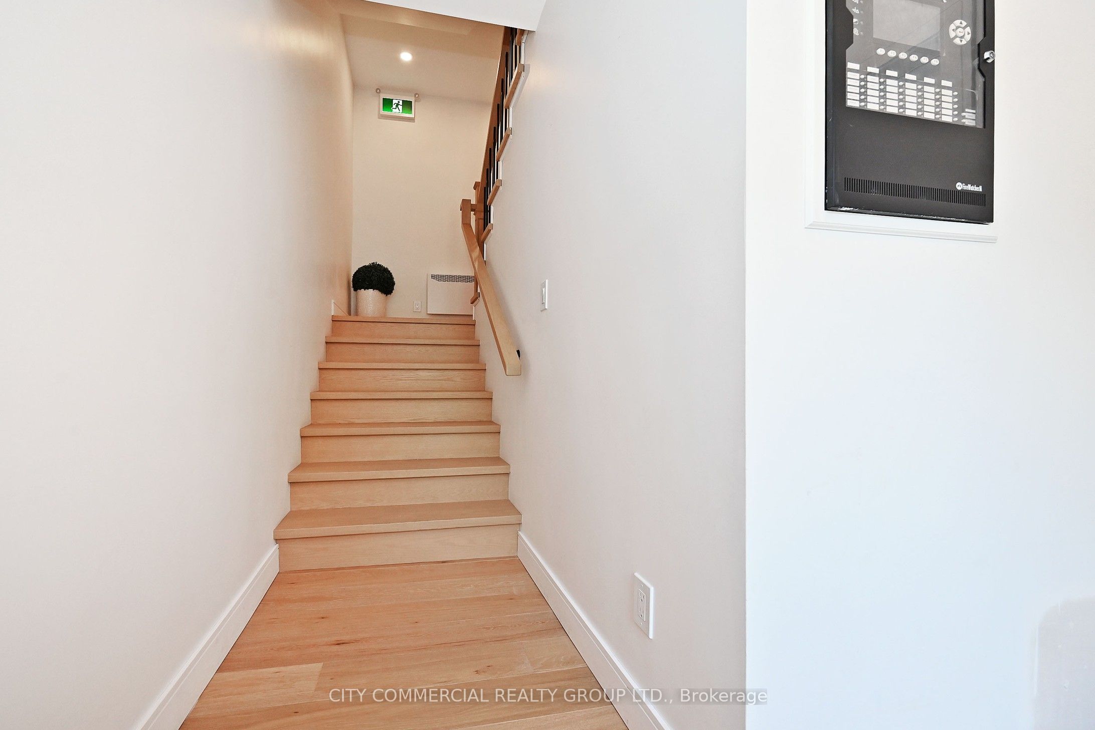 396 Summerhill Avenue N Property Photo 3