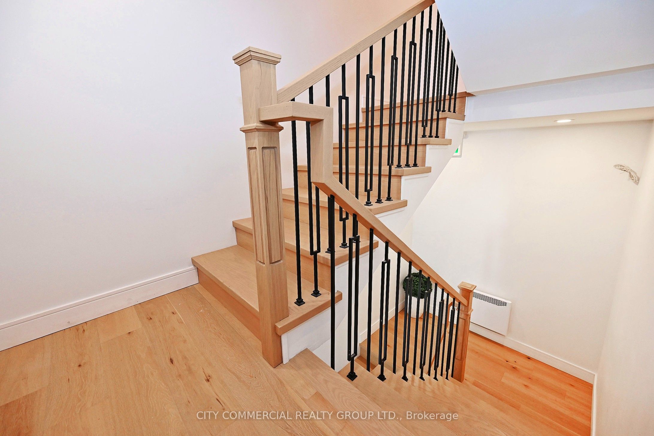 396 Summerhill Avenue N Property Photo 5