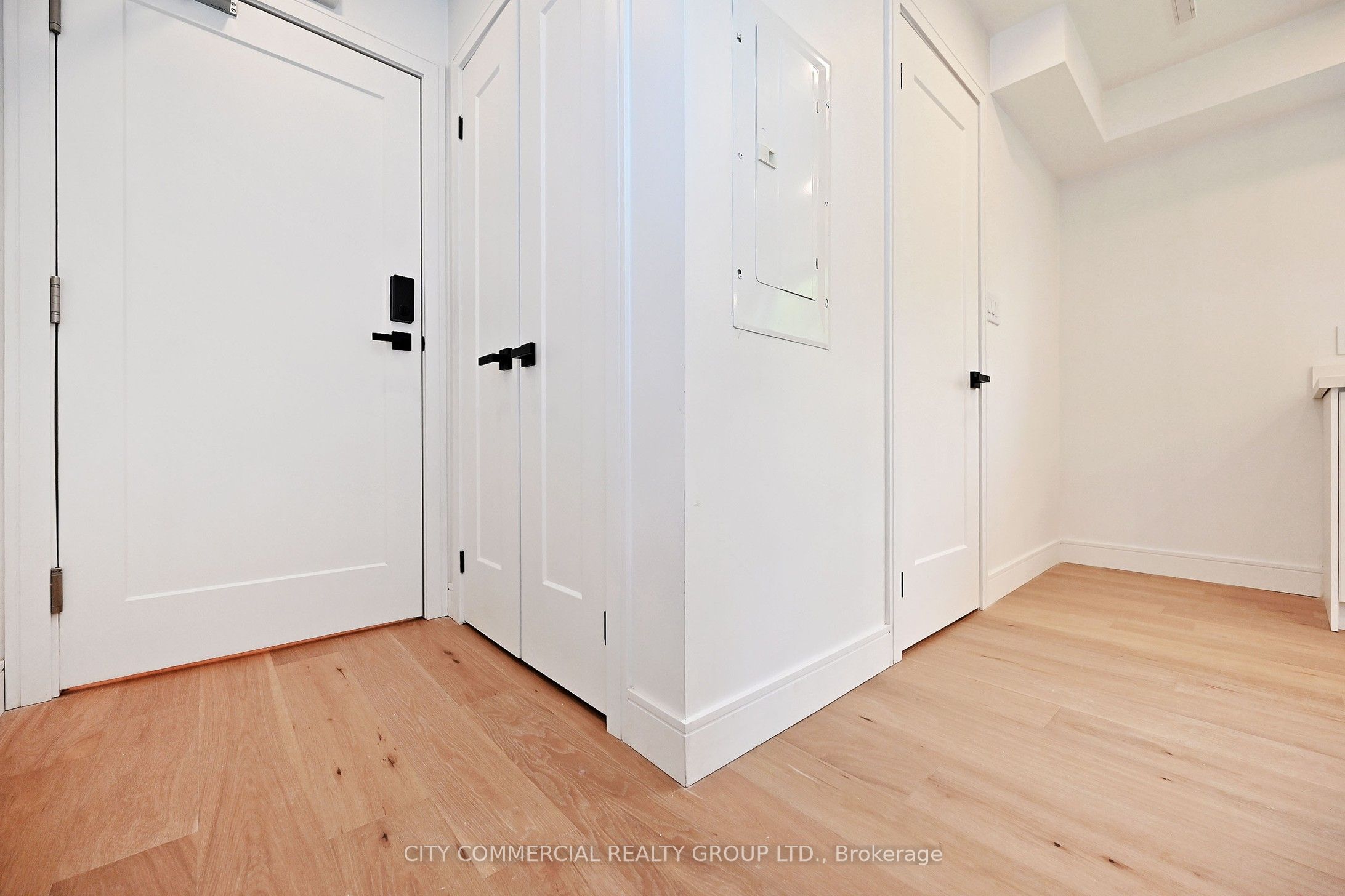 396 Summerhill Avenue N Property Photo 7