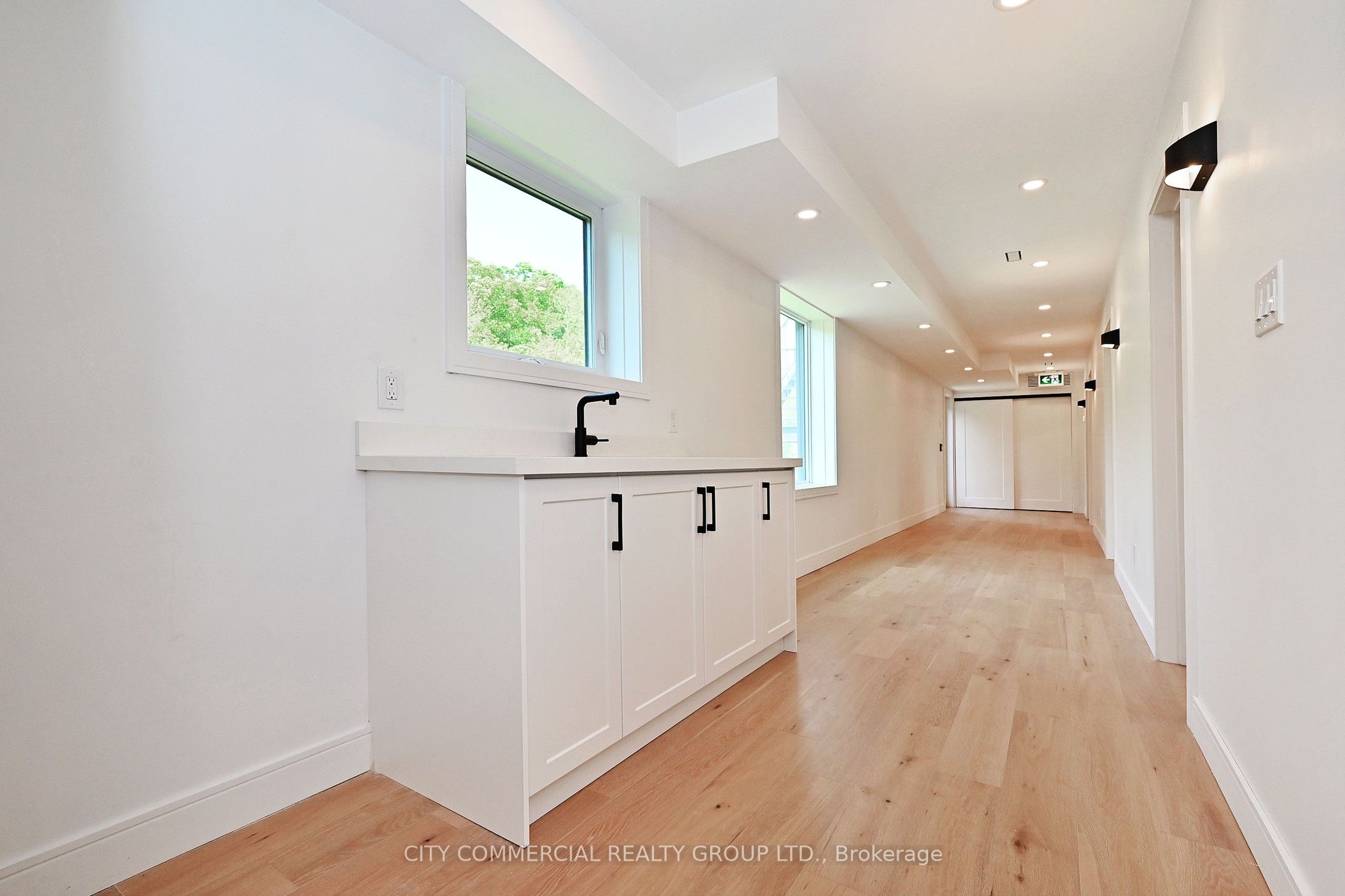 396 Summerhill Avenue N Property Photo 8