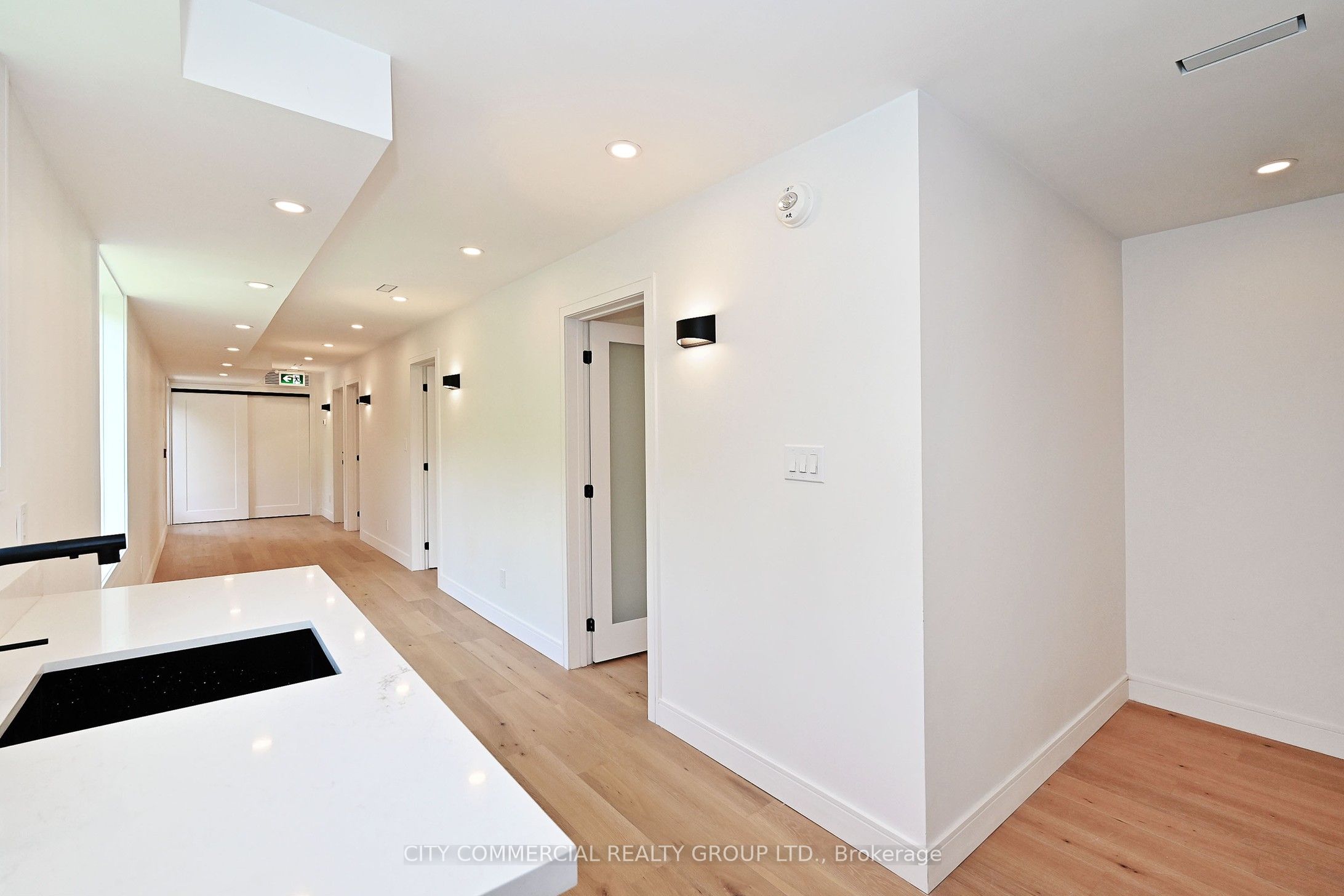 396 Summerhill Avenue N Property Photo 10