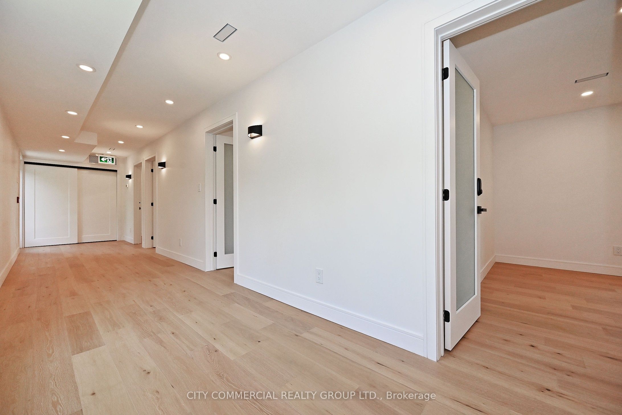 396 Summerhill Avenue N Property Photo 13