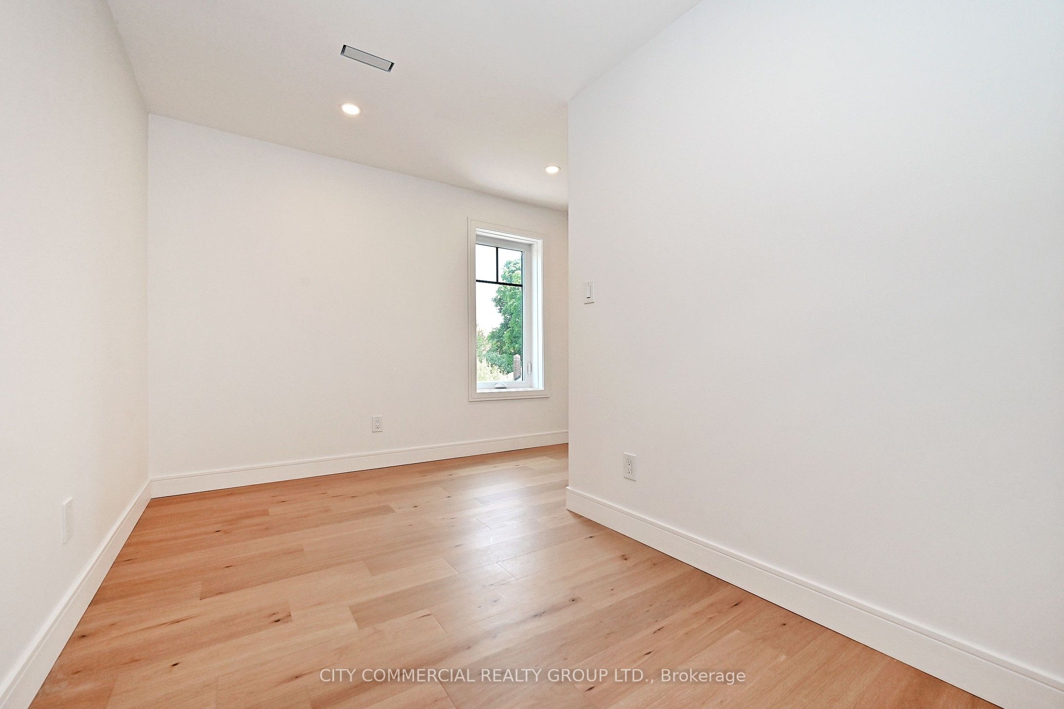 396 Summerhill Avenue N Property Photo 15