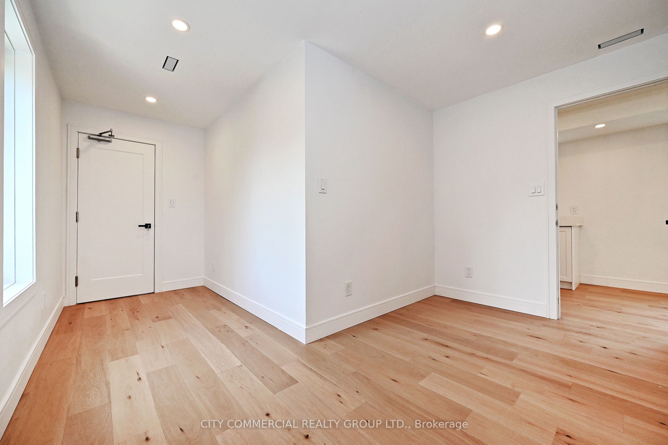 396 Summerhill Avenue N Property Photo 16