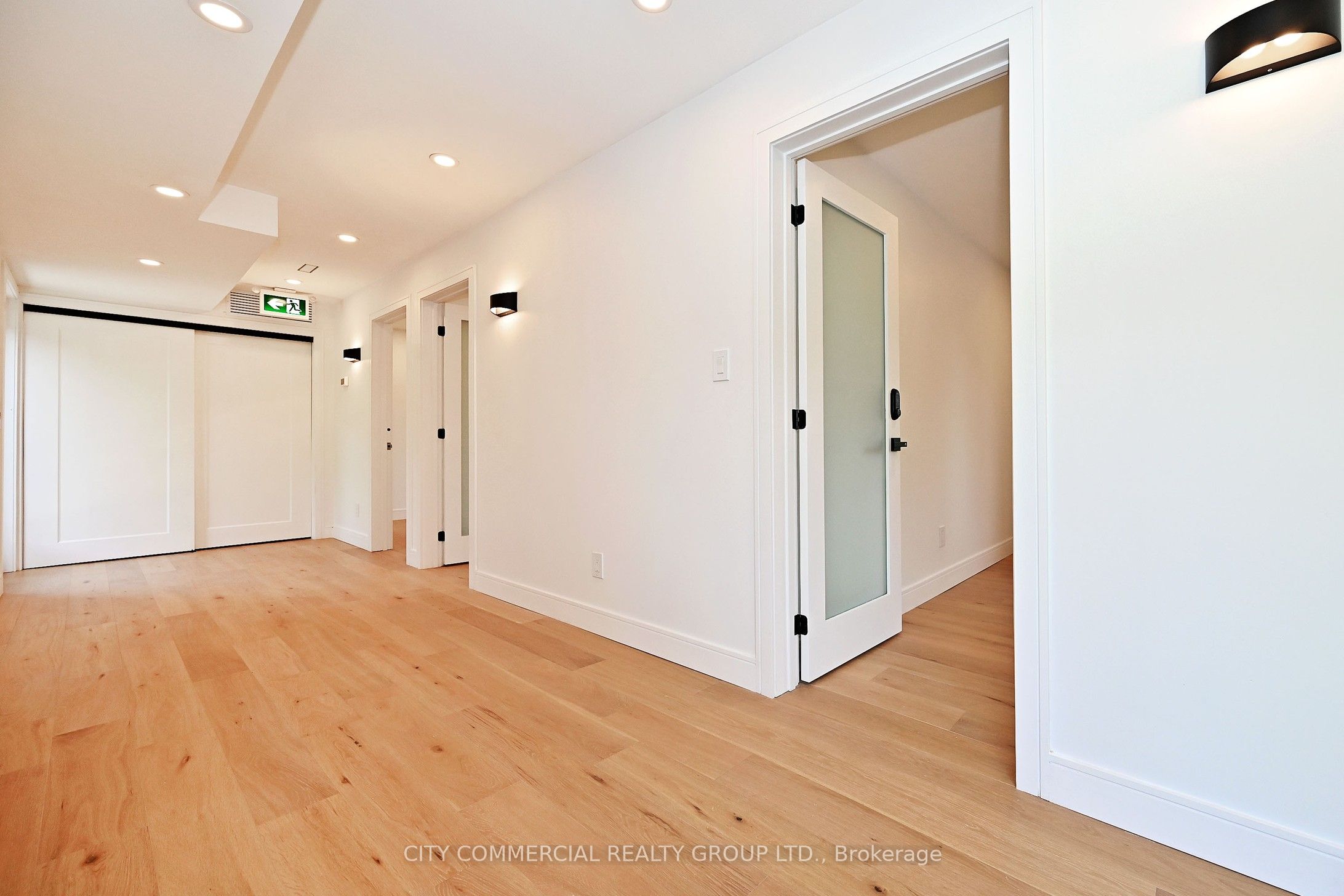 396 Summerhill Avenue N Property Photo 17