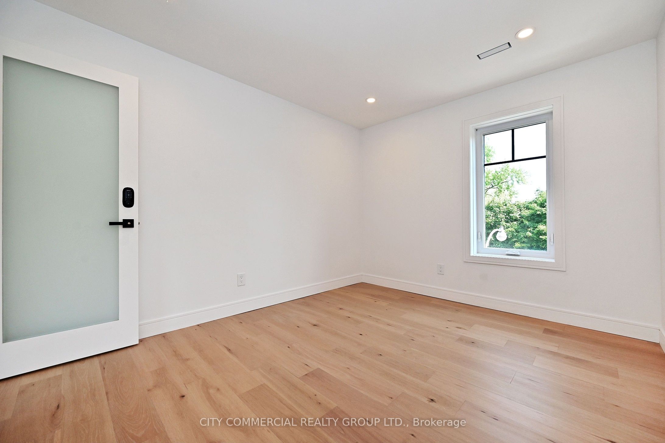 396 Summerhill Avenue N Property Photo 18