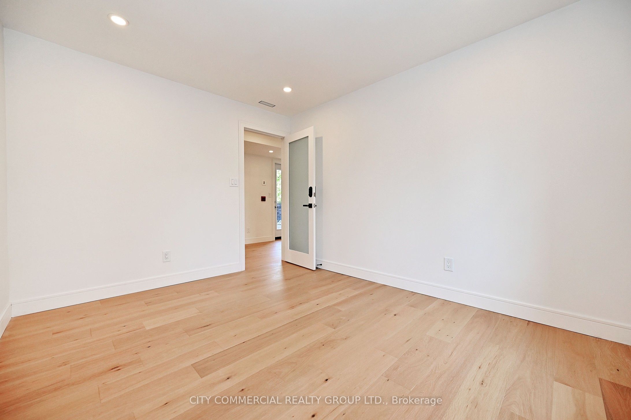 396 Summerhill Avenue N Property Photo 19