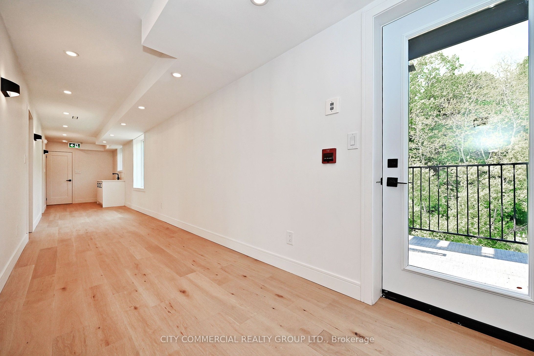396 Summerhill Avenue N Property Photo 21