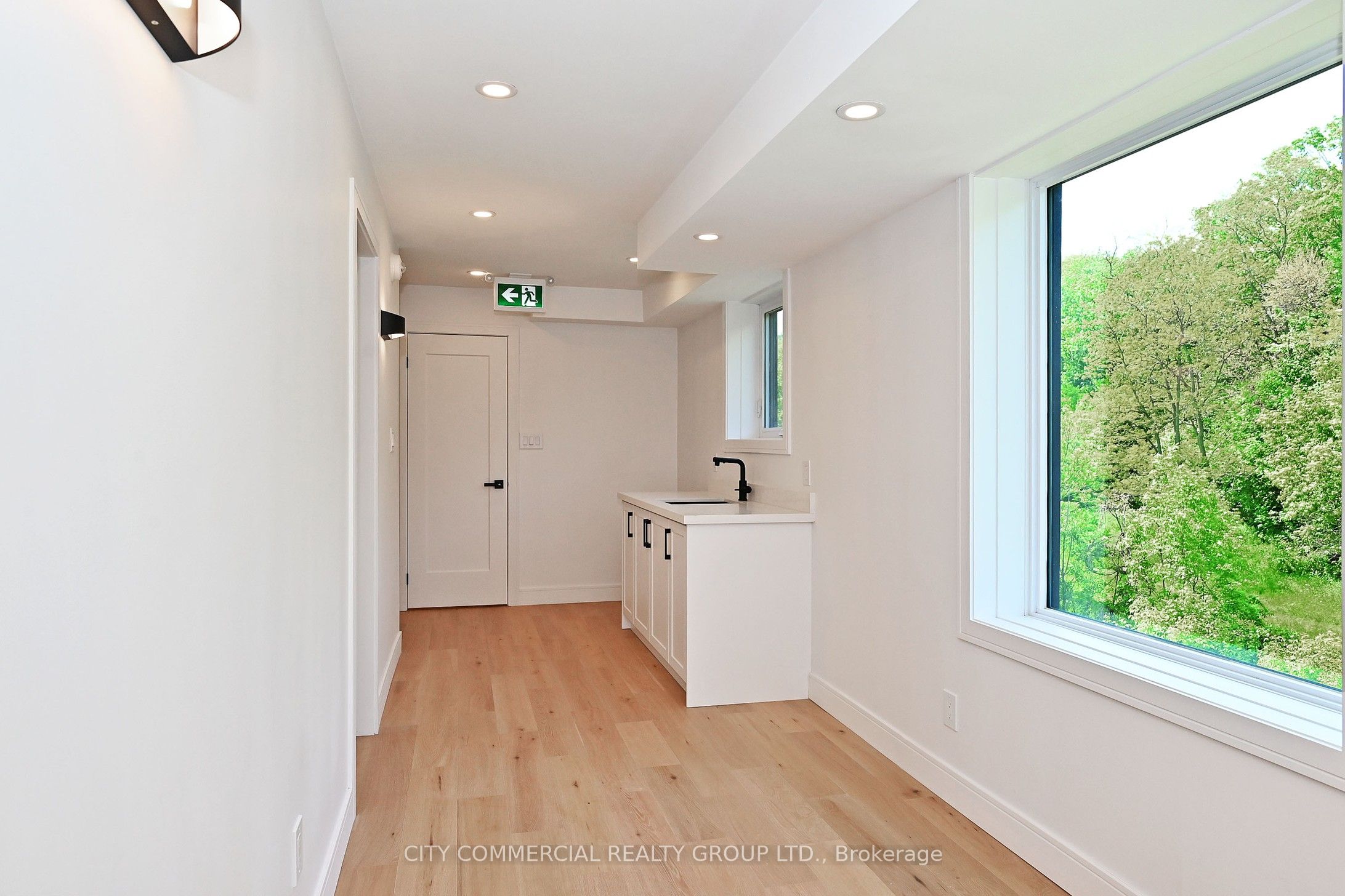 396 Summerhill Avenue N Property Photo 23