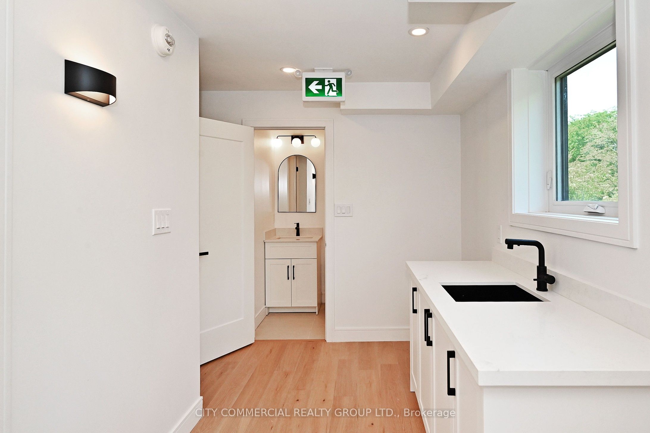 396 Summerhill Avenue N Property Photo 24