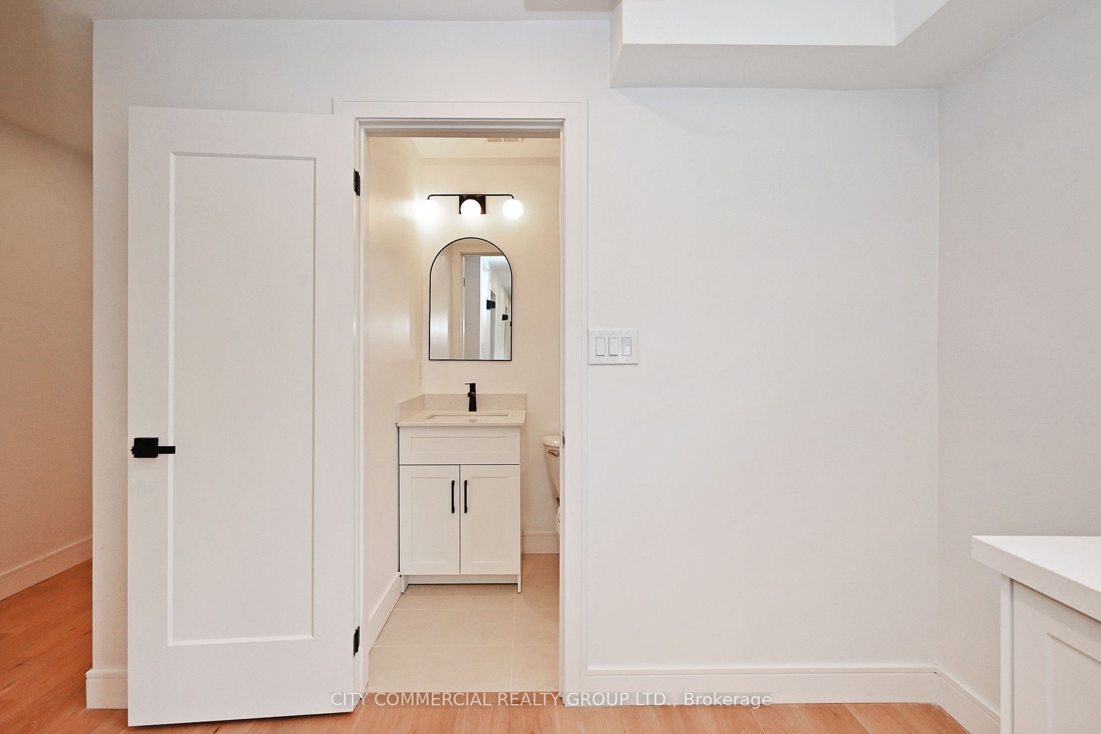 396 Summerhill Avenue N Property Photo 25