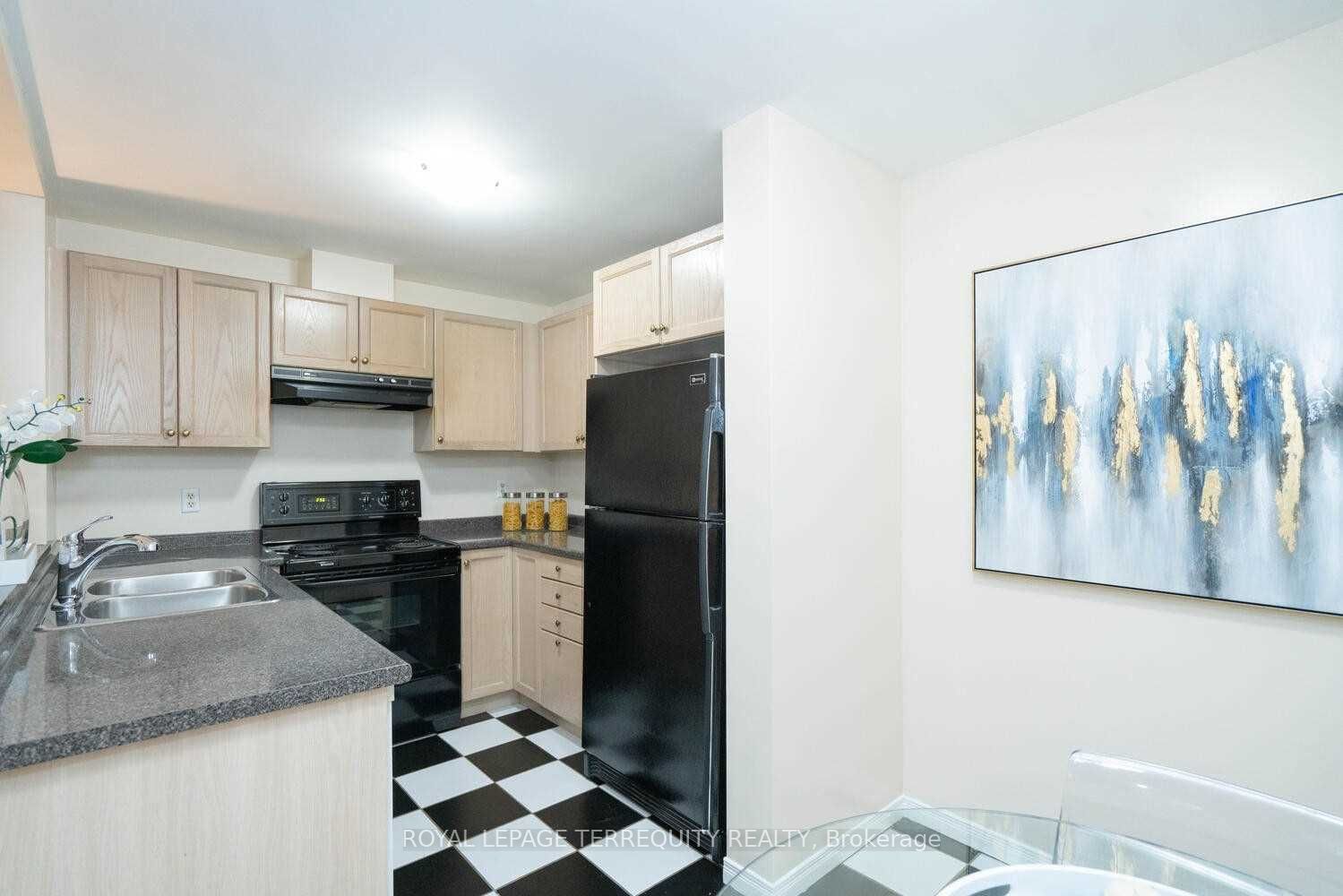 108 Finch Avenue W B19 Property Photo 9