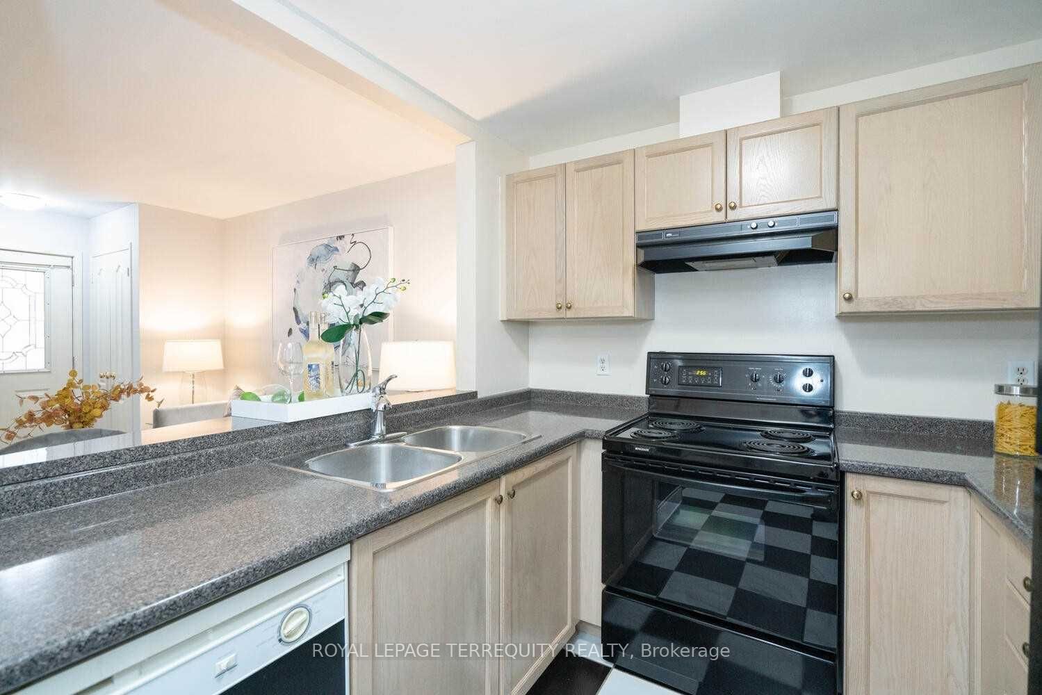 108 Finch Avenue W B19 Property Photo 11
