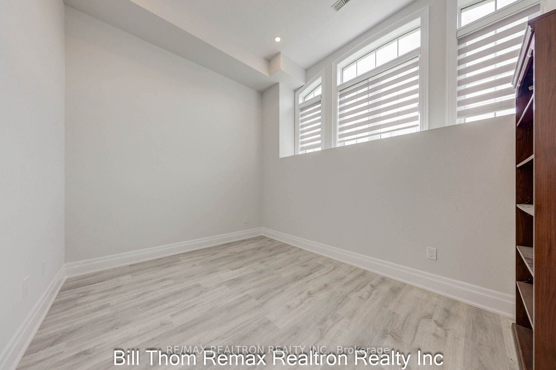 C12214805 Property Photo 34