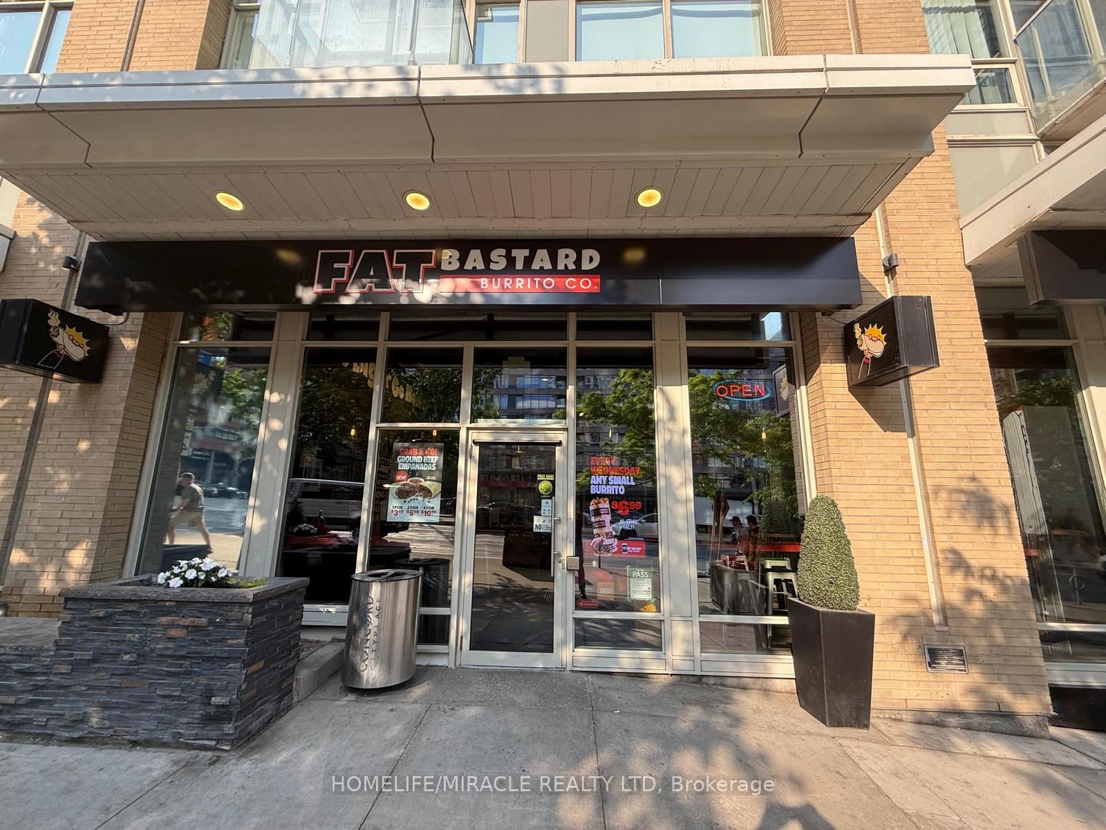 11 Spadina Avenue Property Photo 1