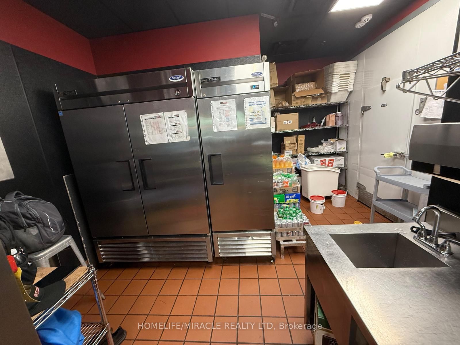 11 Spadina Avenue Property Photo 6
