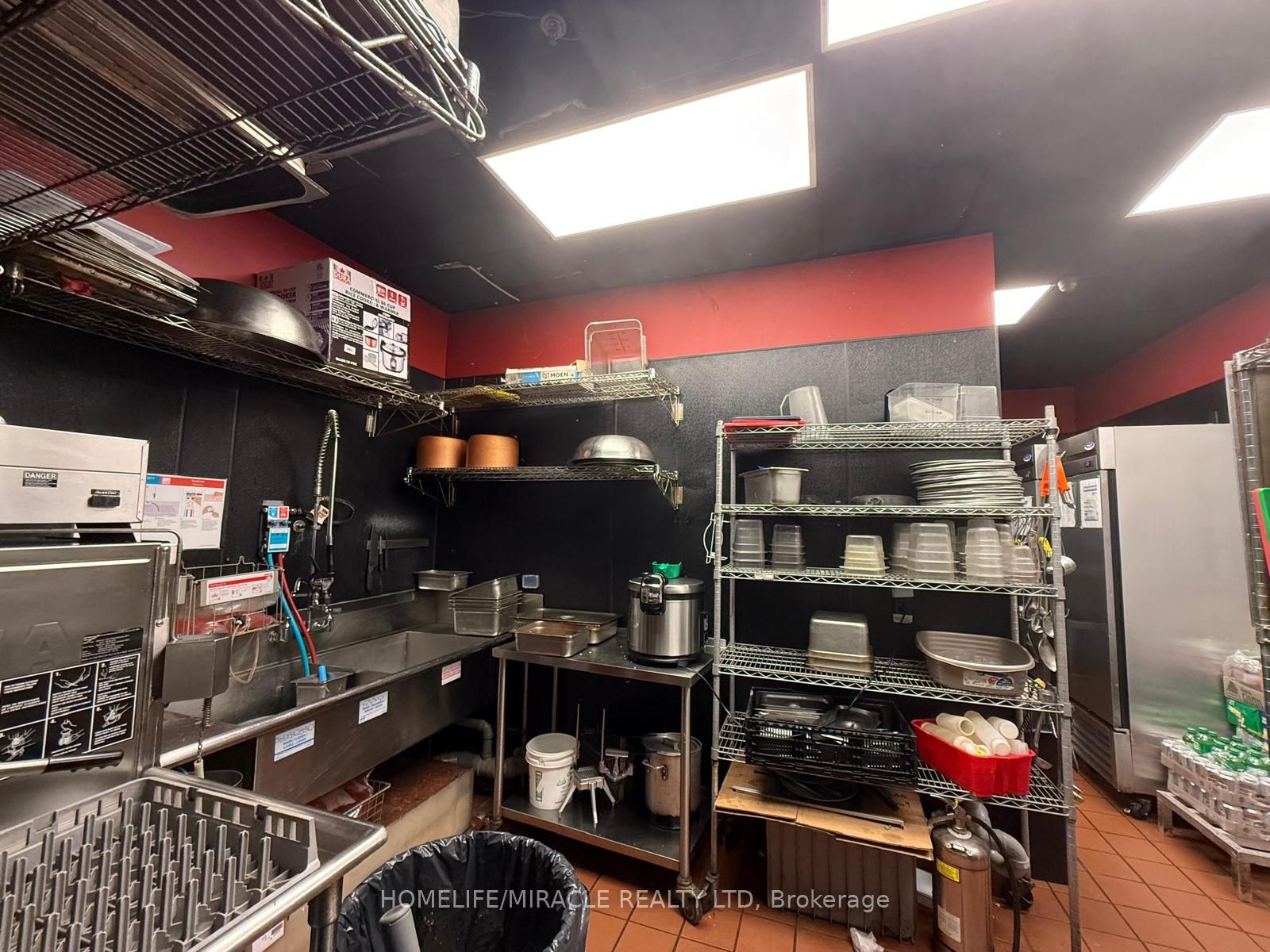 11 Spadina Avenue Property Photo 7
