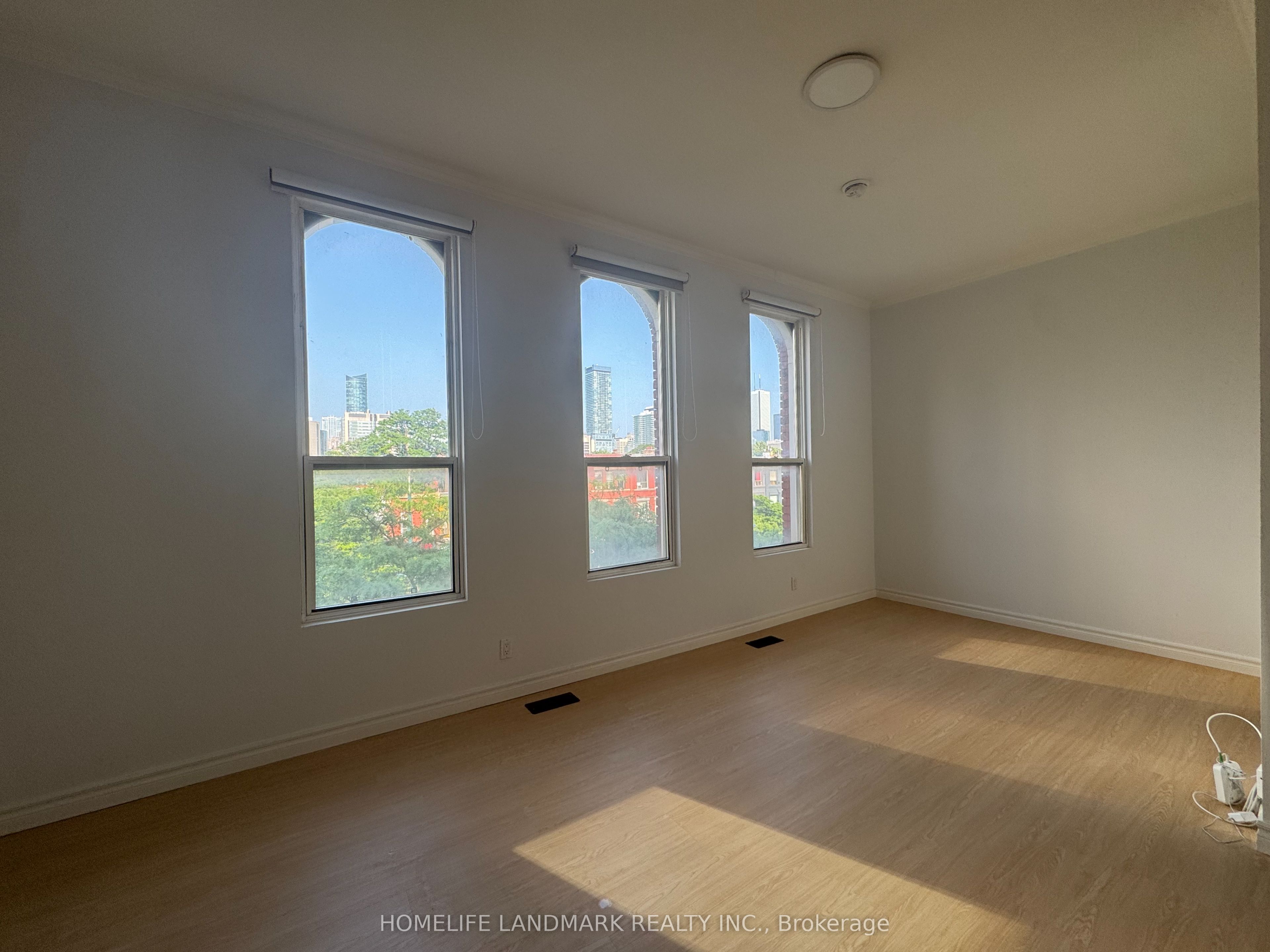 #301 - 440 Spadina Avenue Property Photo 1