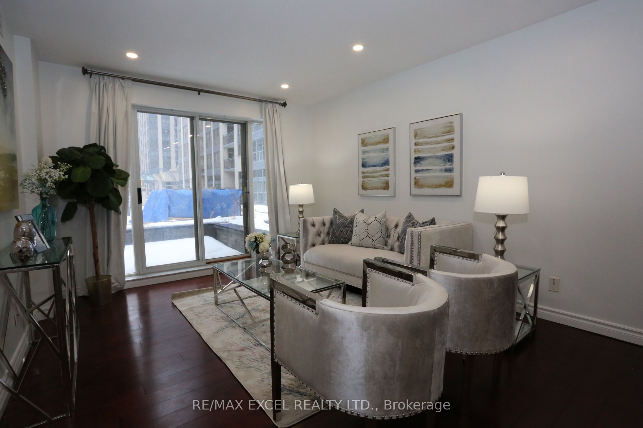 #114 - 38 Hollywood Avenue Property Photo 3