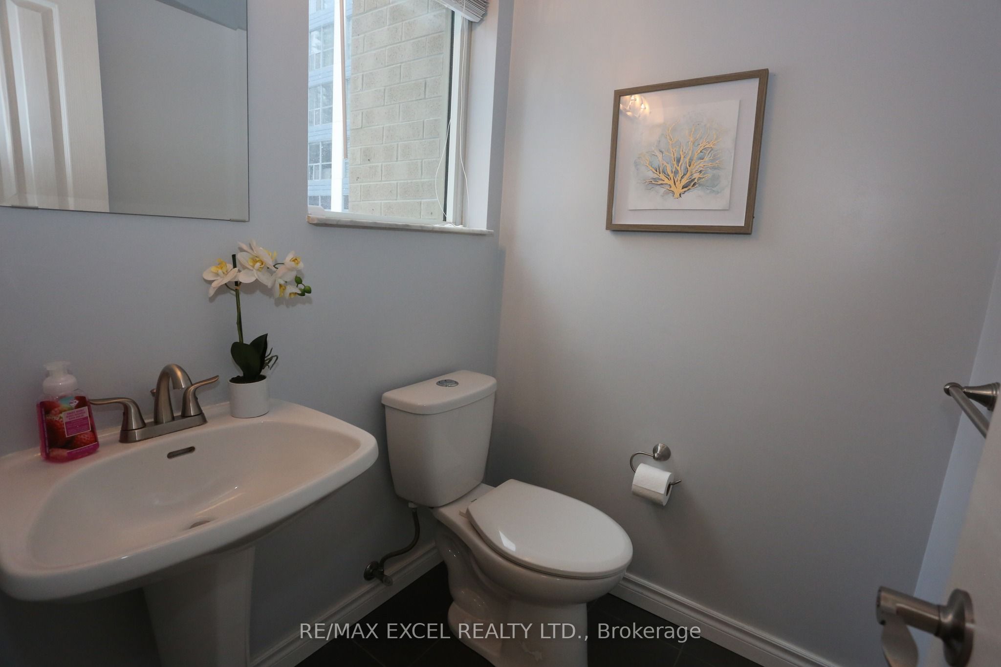#114 - 38 Hollywood Avenue Property Photo 12
