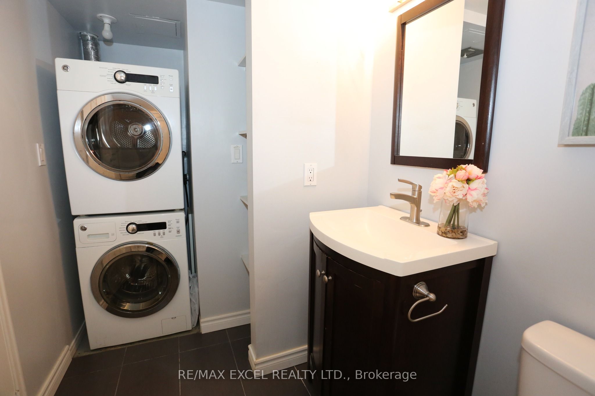 #114 - 38 Hollywood Avenue Property Photo 13