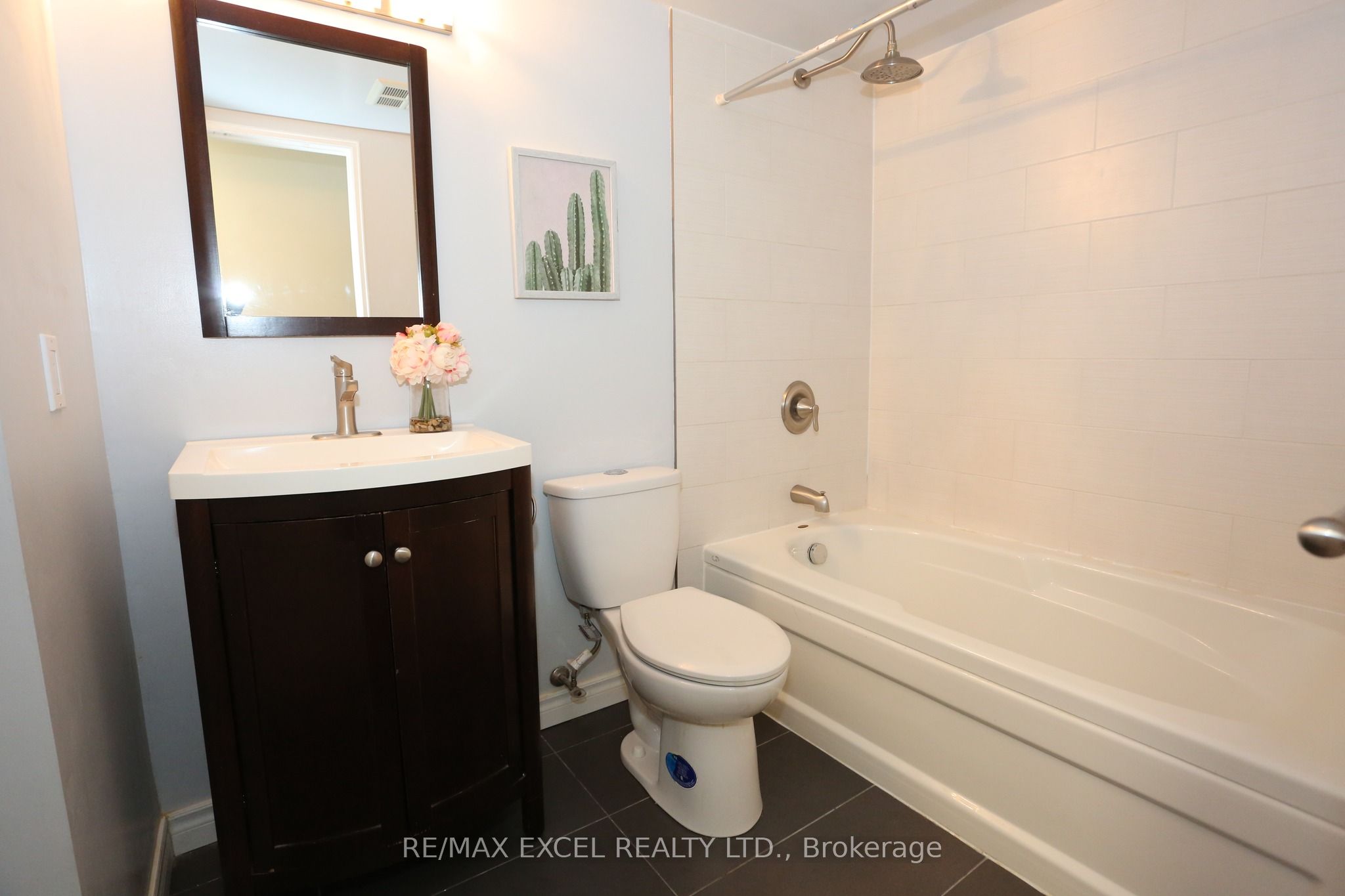 #114 - 38 Hollywood Avenue Property Photo 14