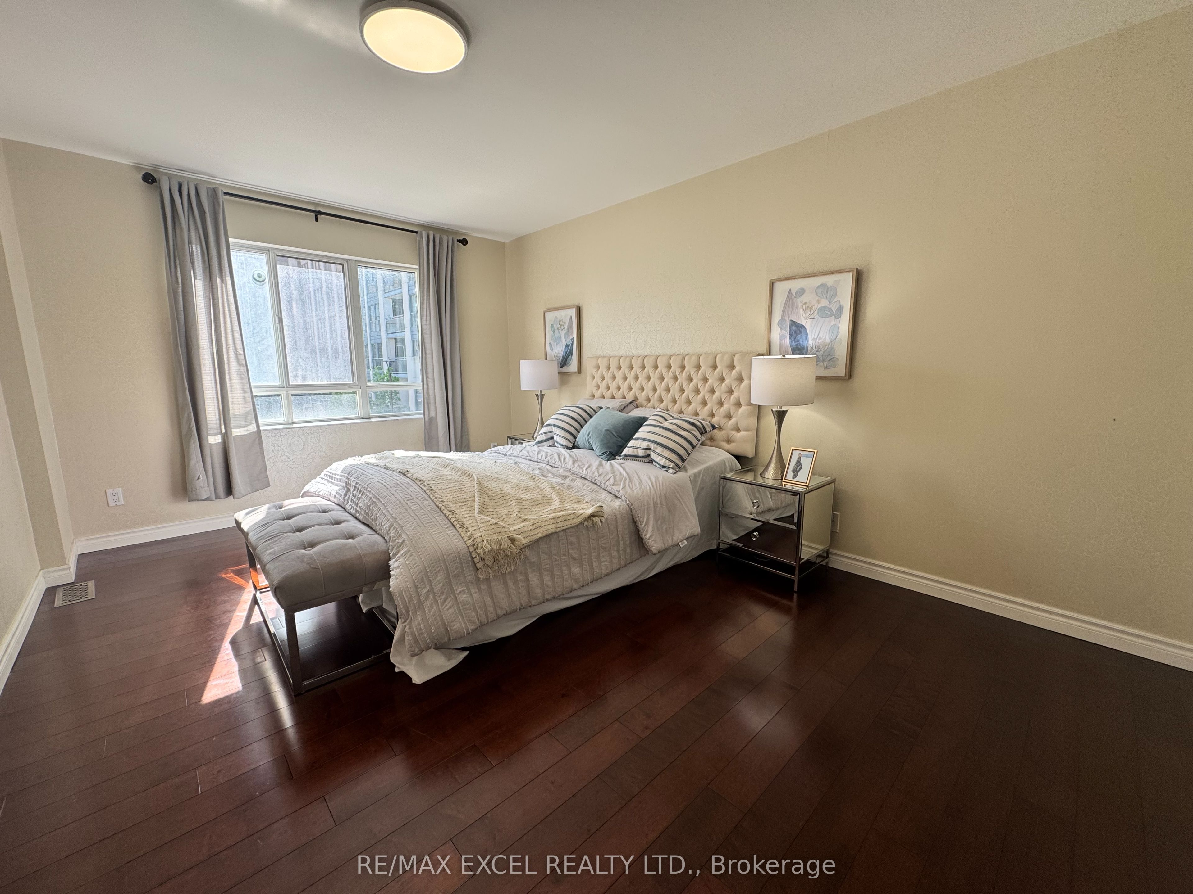 #114 - 38 Hollywood Avenue Property Photo 16