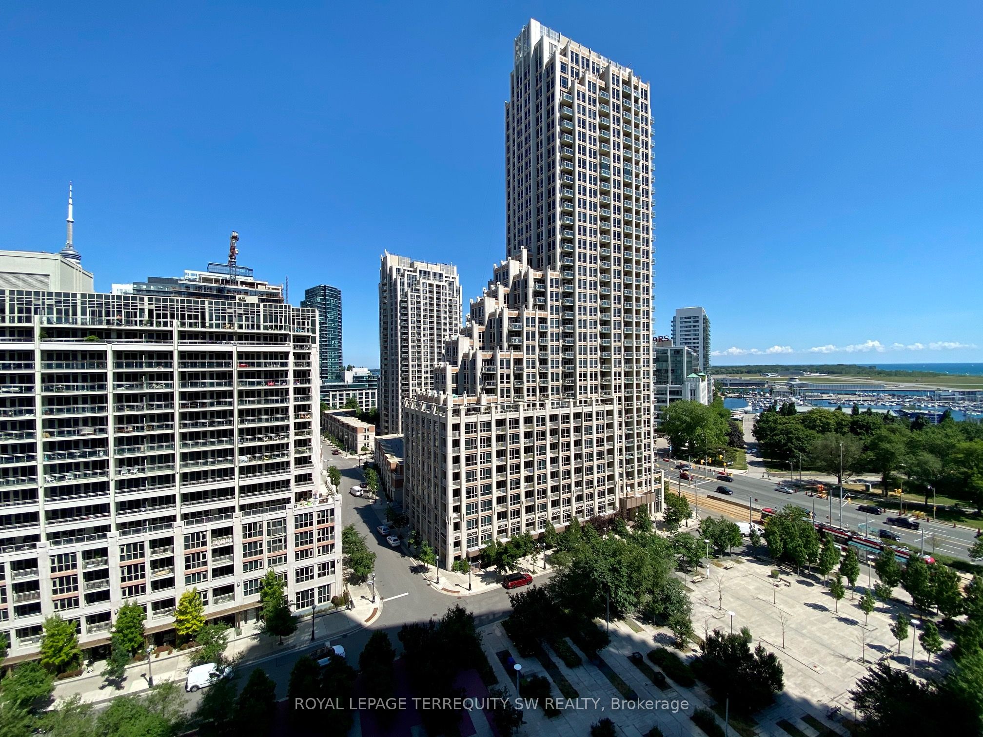 #3201 - 628 Fleet Street Property Photo 1