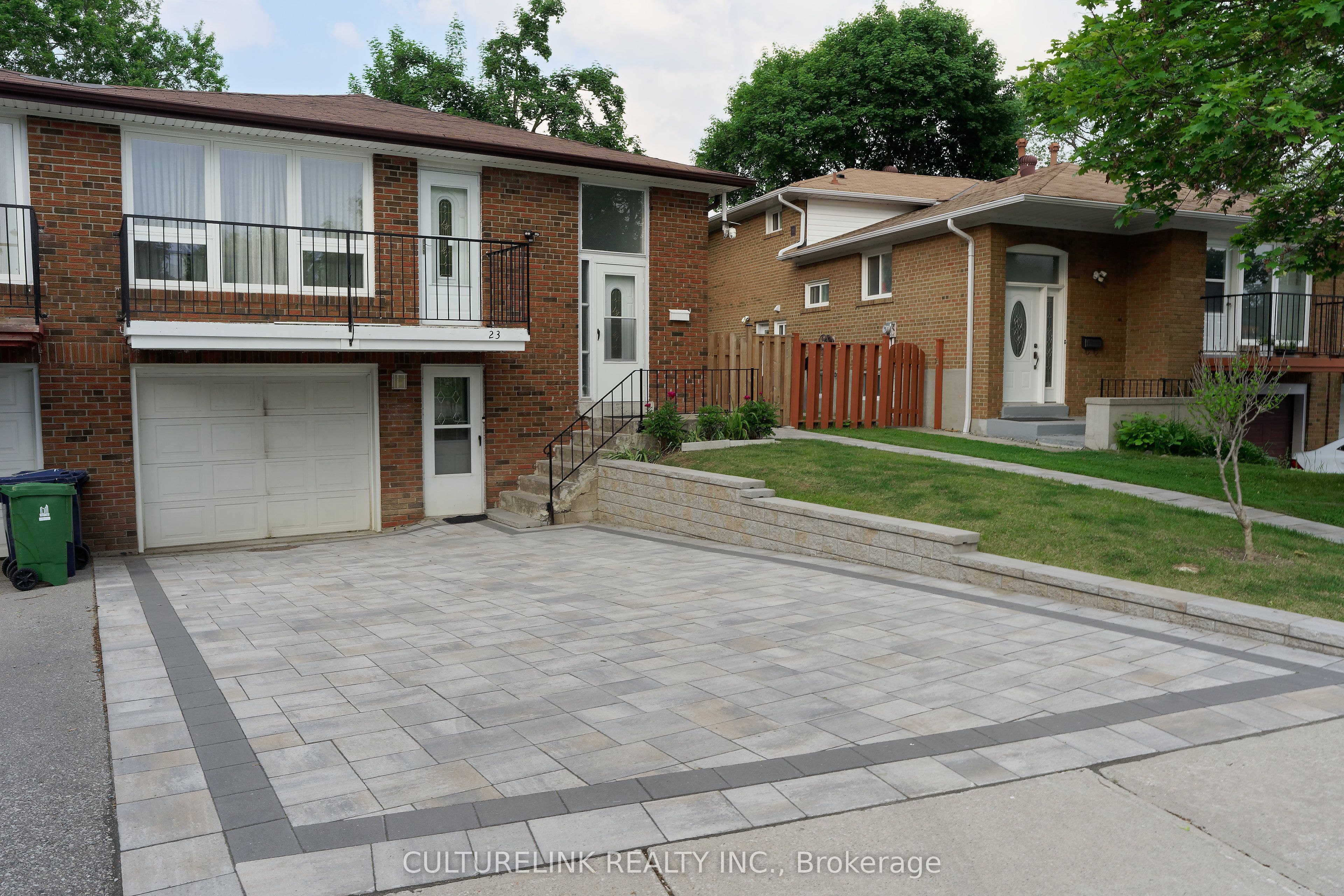 23 Lowbank Court Property Photo 1