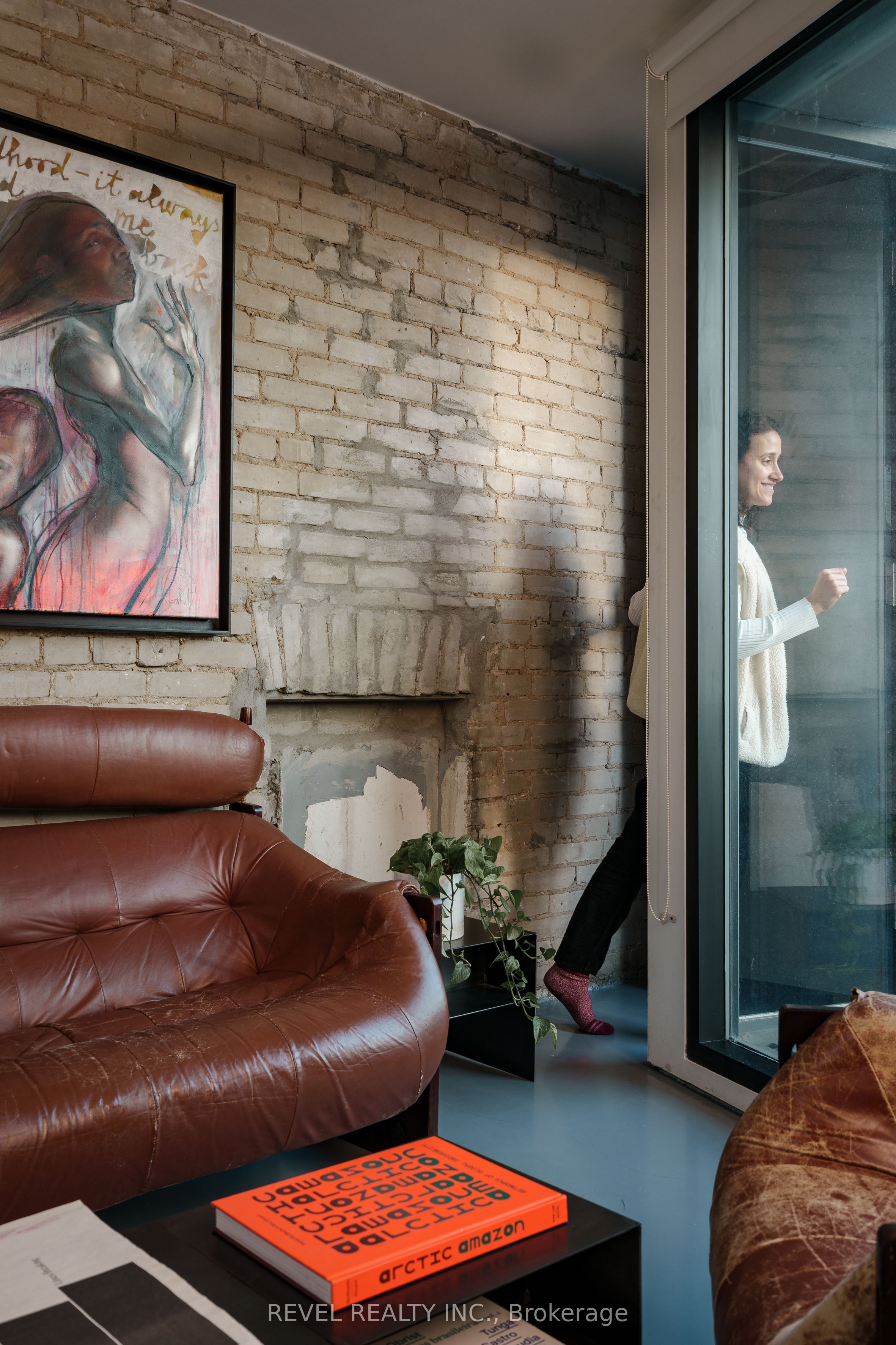 #2nd - 1468 Dundas Street Property Photo 4