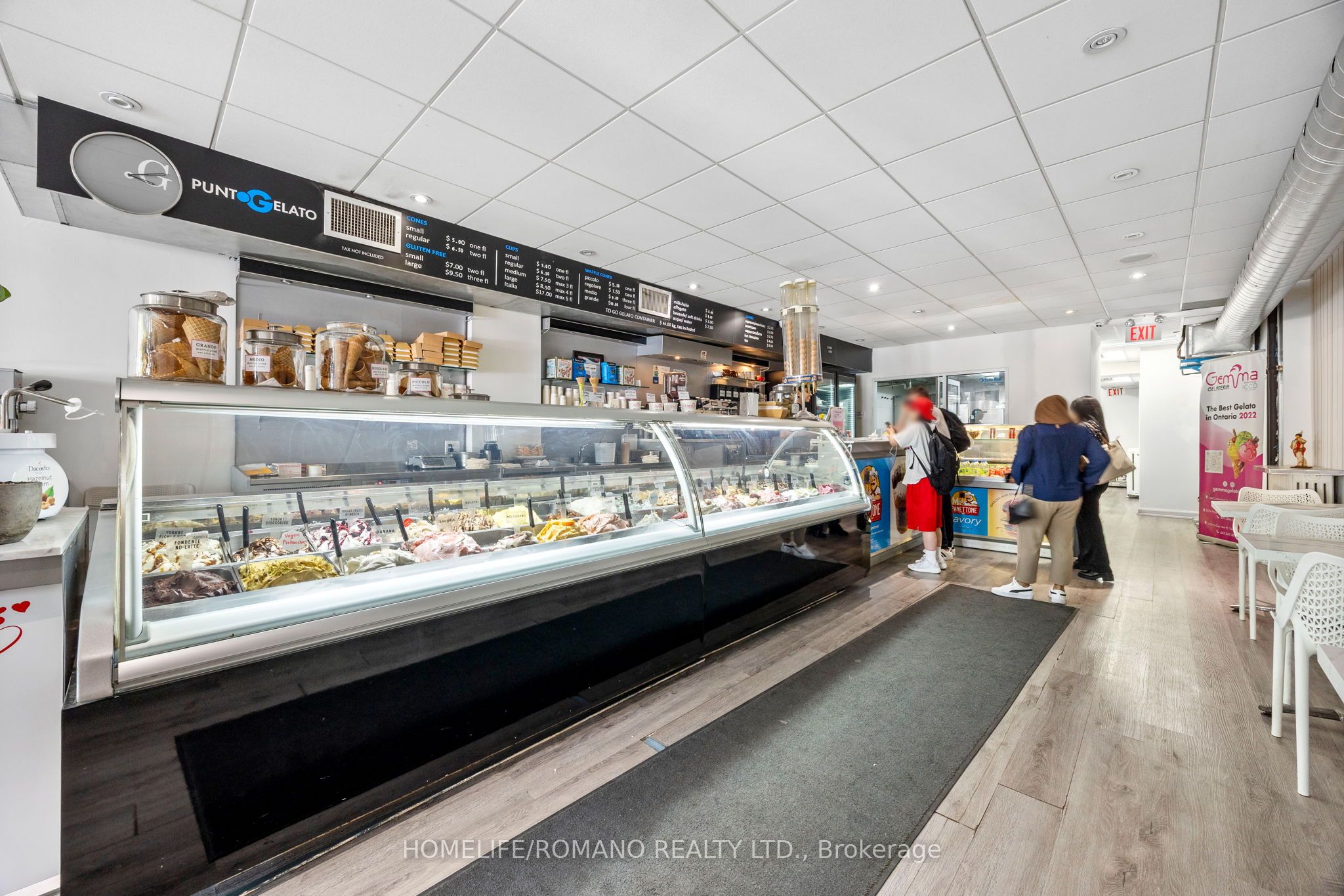 2076 Yonge Street Property Photo 4