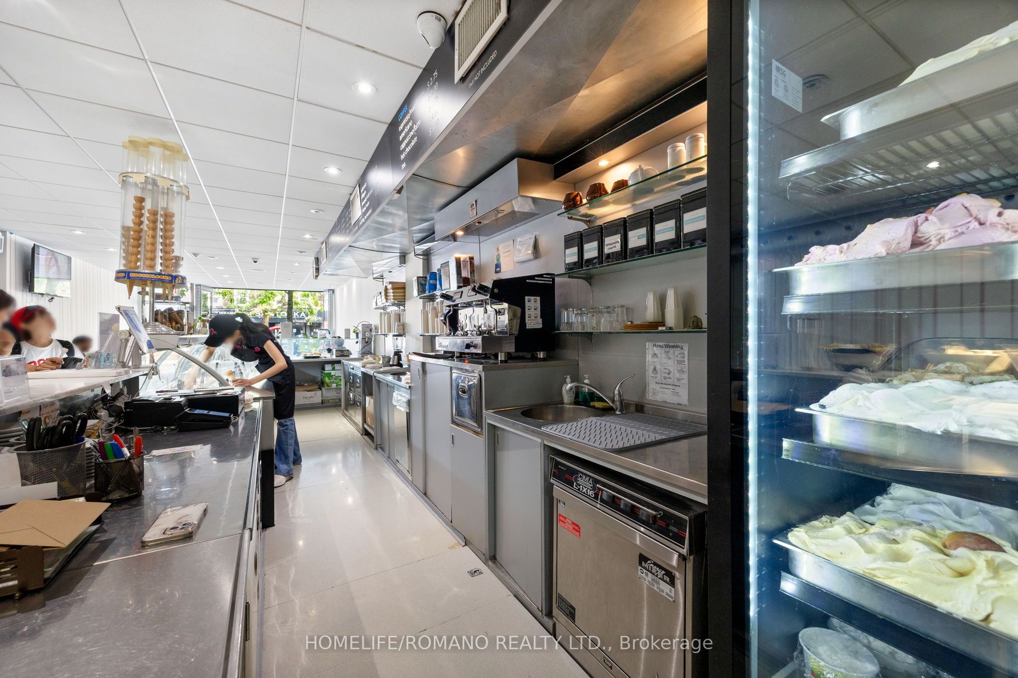 2076 Yonge Street Property Photo 11