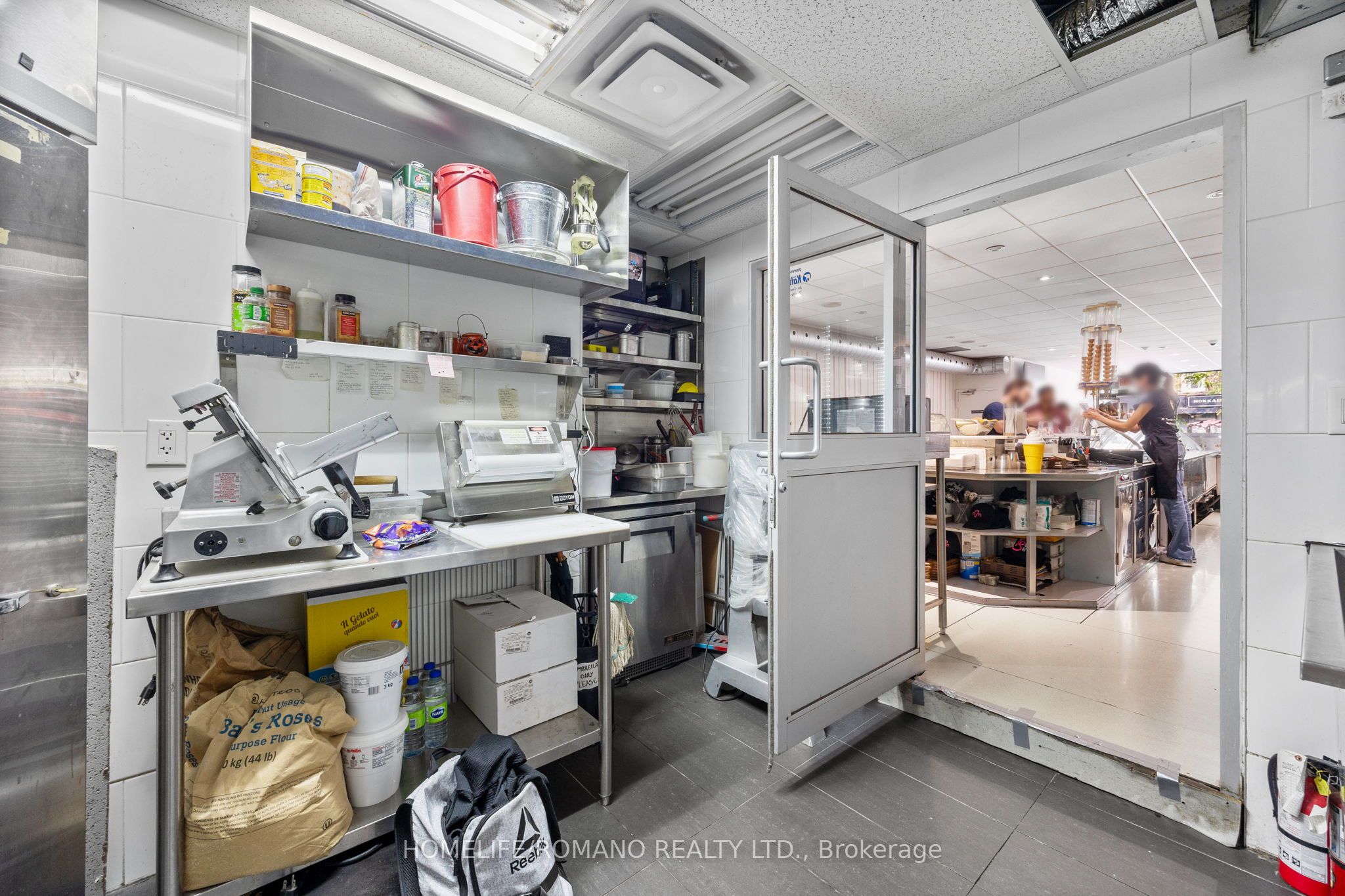 2076 Yonge Street Property Photo 12
