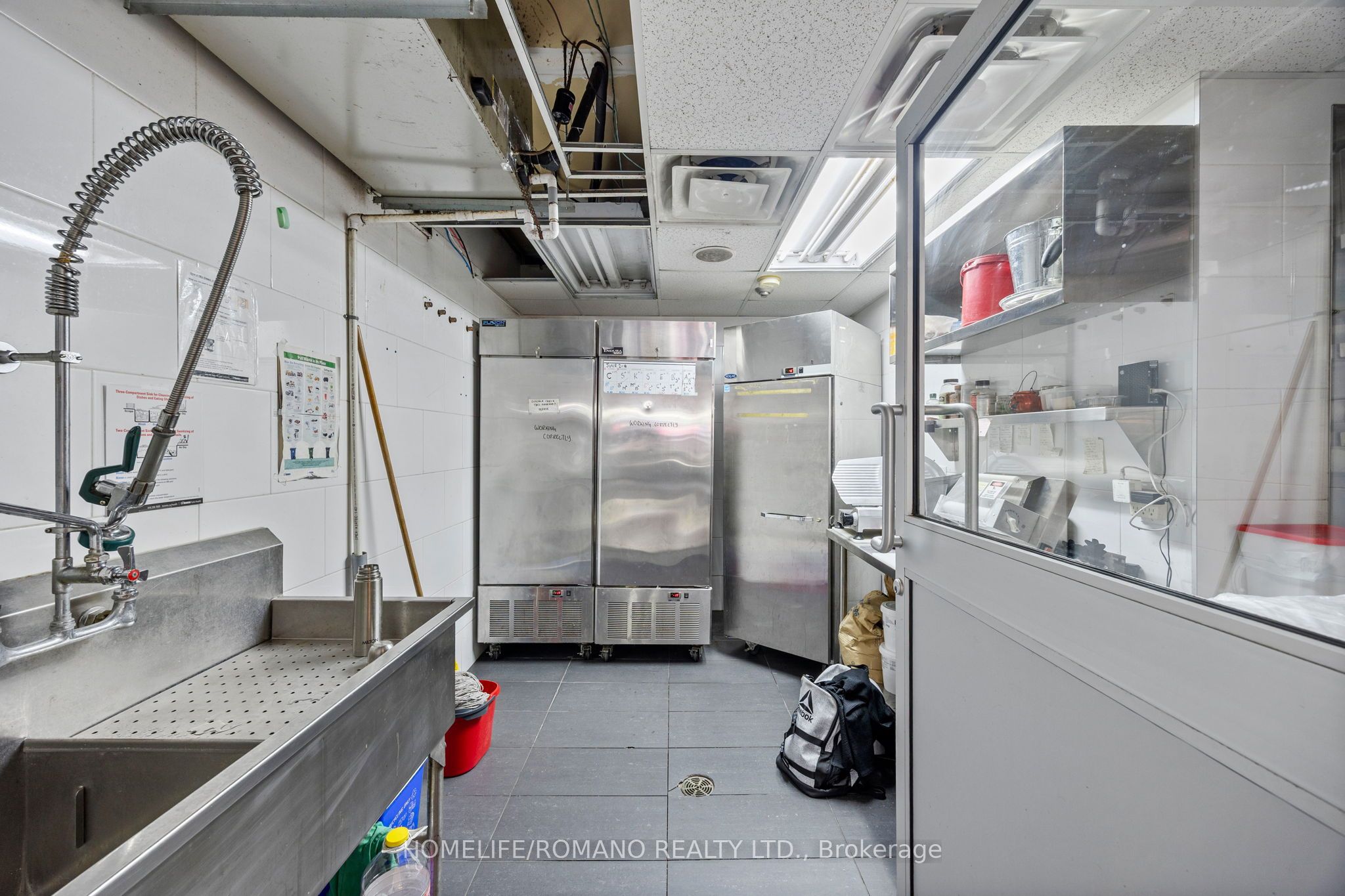 2076 Yonge Street Property Photo 17