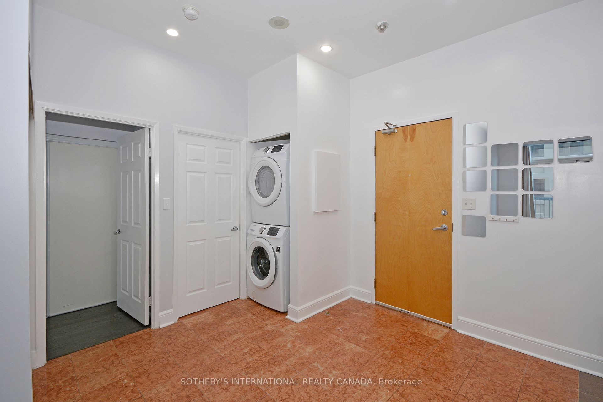 #507 - 8 Wellesley Street Property Photo 5
