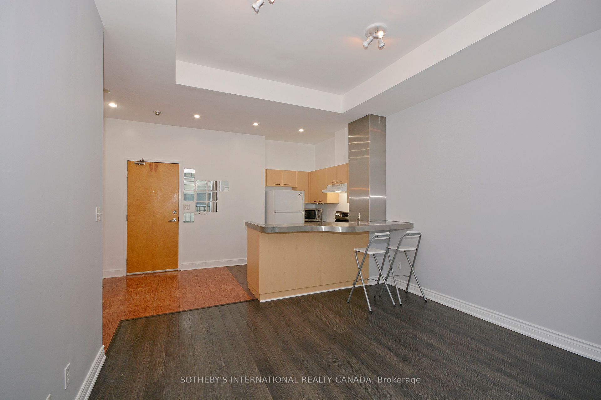 #507 - 8 Wellesley Street Property Photo 6