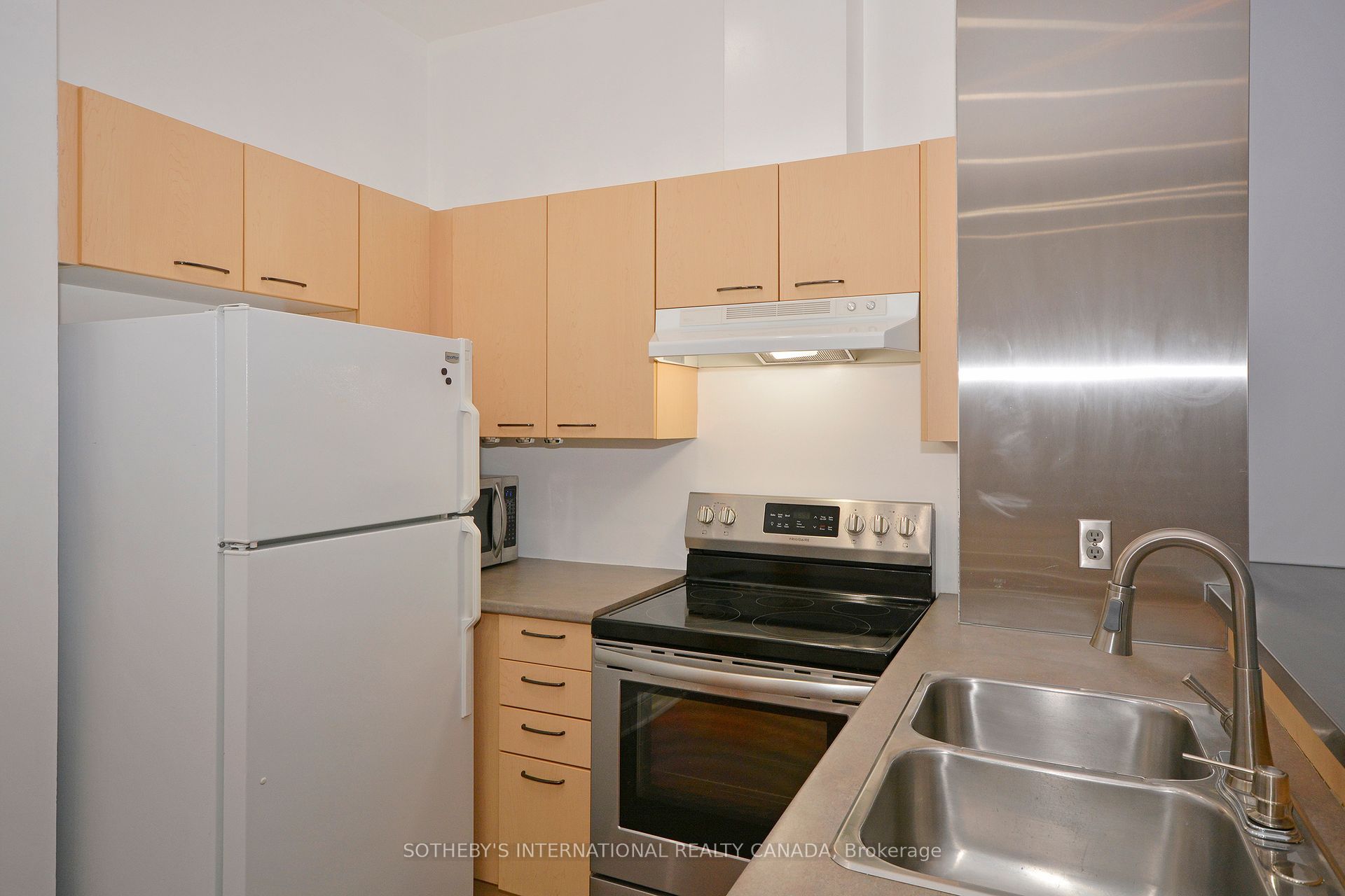 #507 - 8 Wellesley Street Property Photo 8