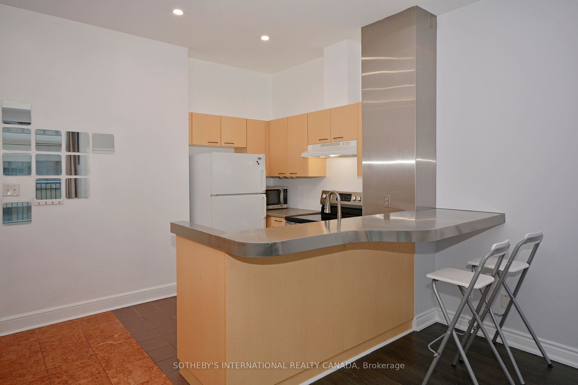 #507 - 8 Wellesley Street Property Photo 9