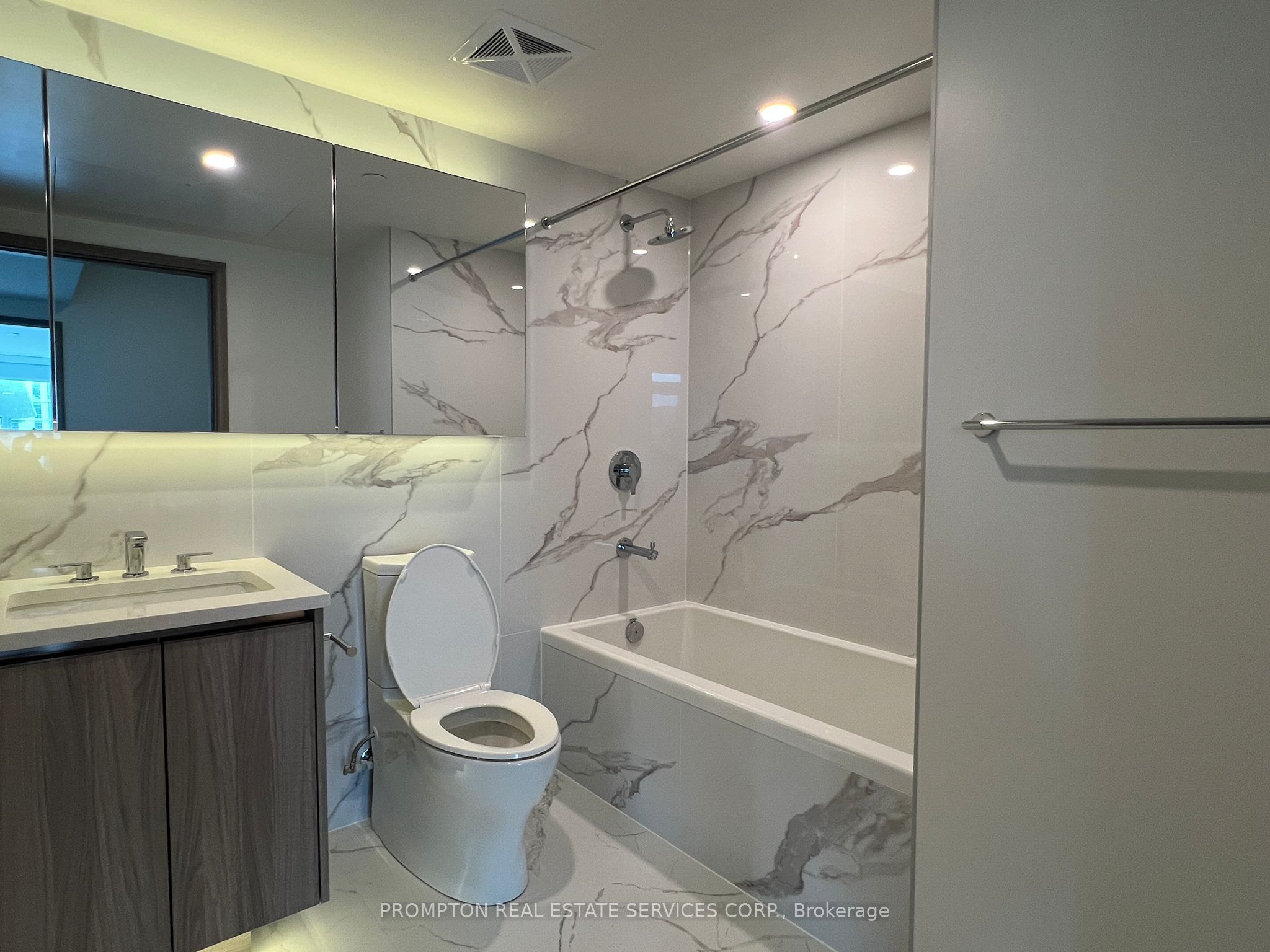 #721 - 3 Concord Cityplace Way Property Photo 26