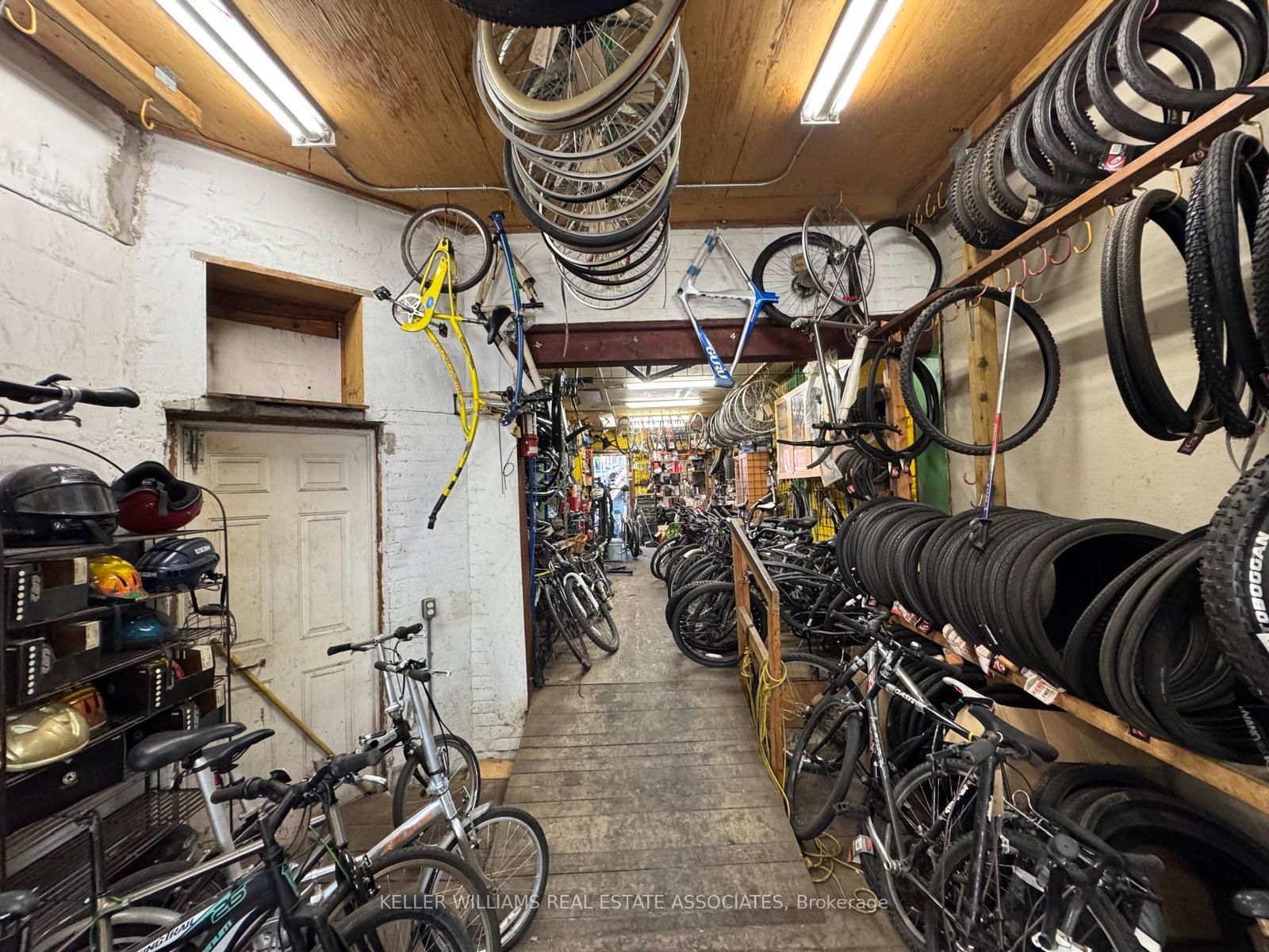 863 Bloor Street W Property Photo 6