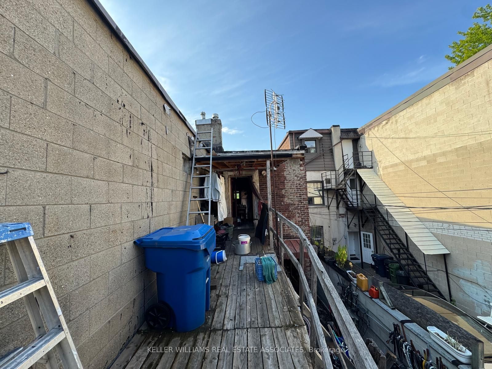 863 Bloor Street W Property Photo 12