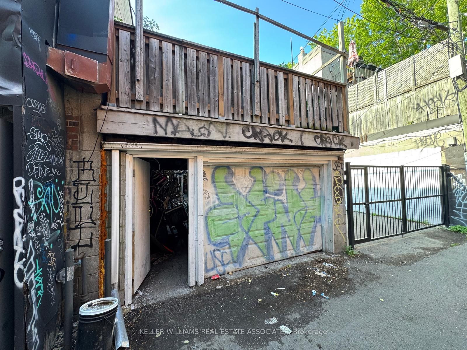 863 Bloor Street W Property Photo 13