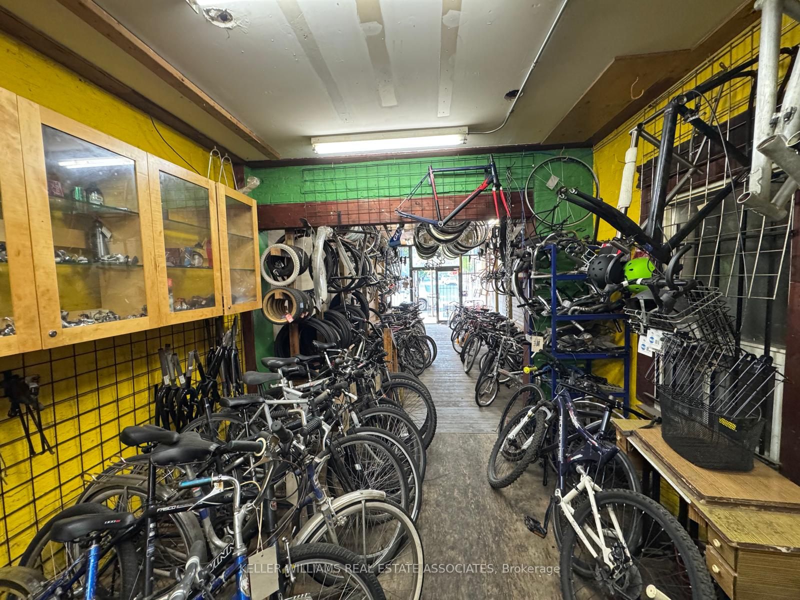 863 Bloor Street W Property Photo 15