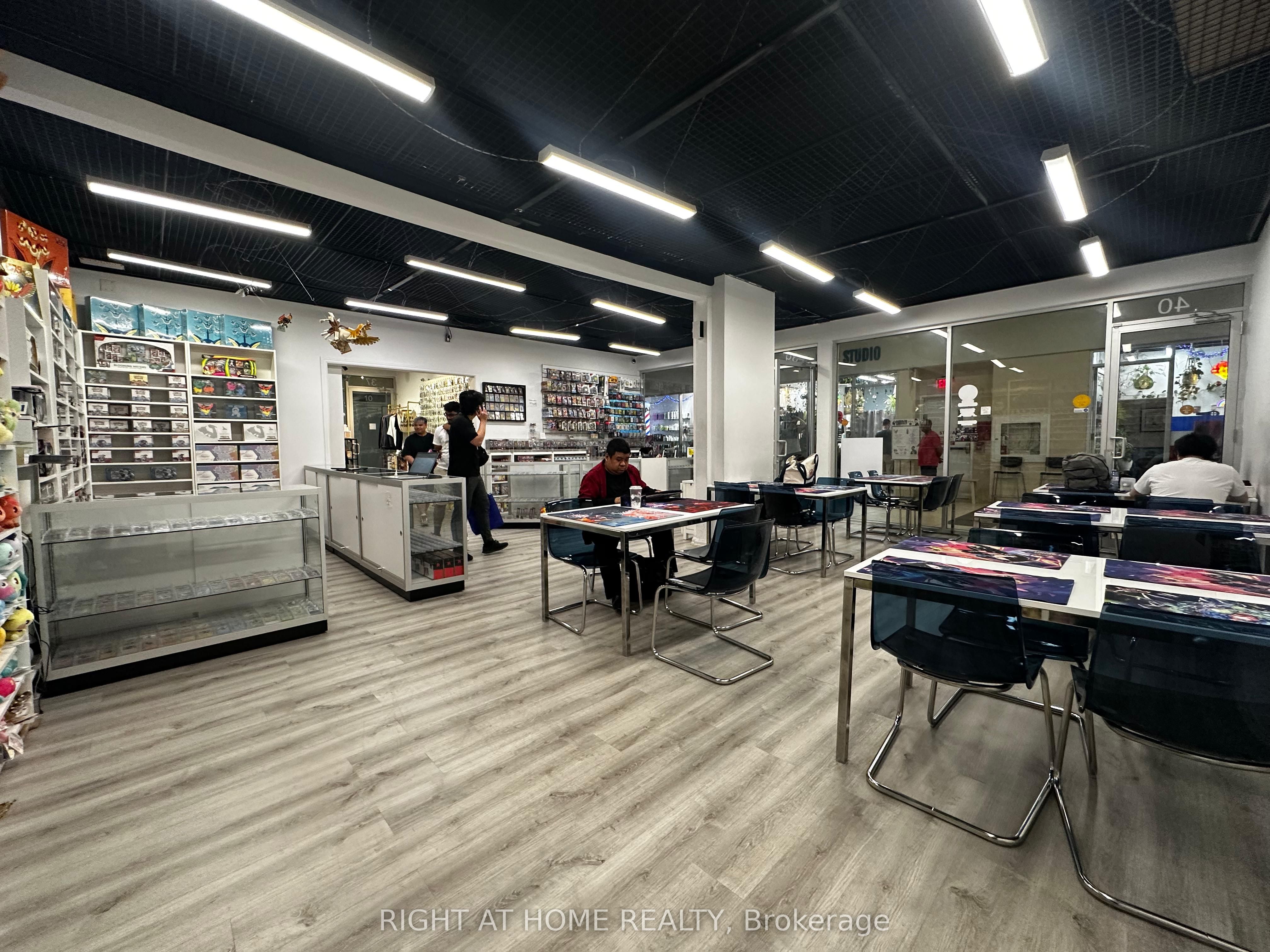 #40 - 384 Yonge Street Property Photo 8