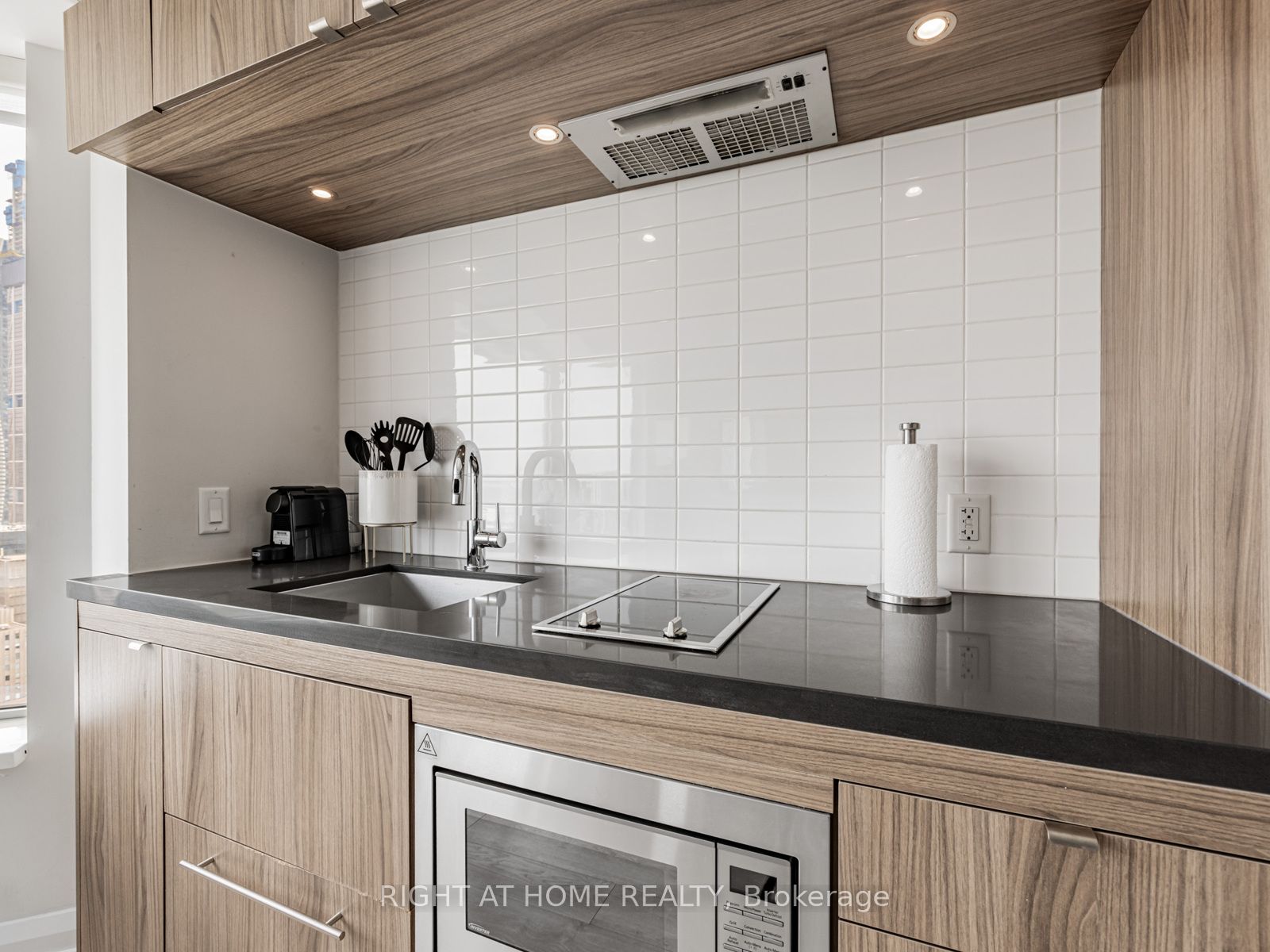 #3105 - 155 Yorkville Avenue Property Photo 4