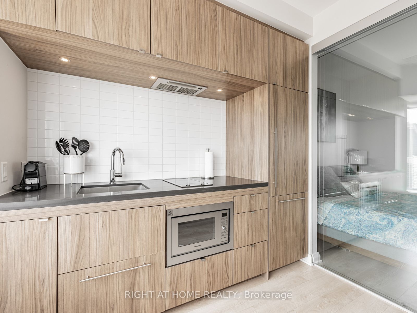 #3105 - 155 Yorkville Avenue Property Photo 6