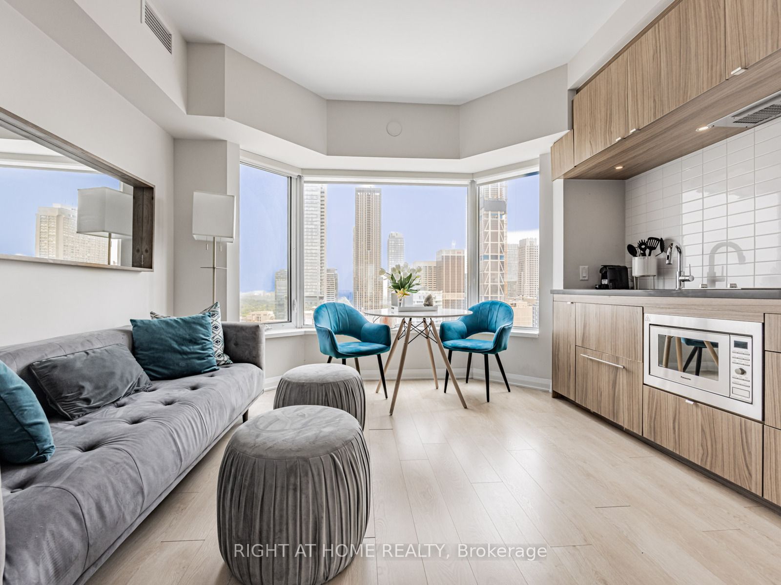 #3105 - 155 Yorkville Avenue Property Photo 8