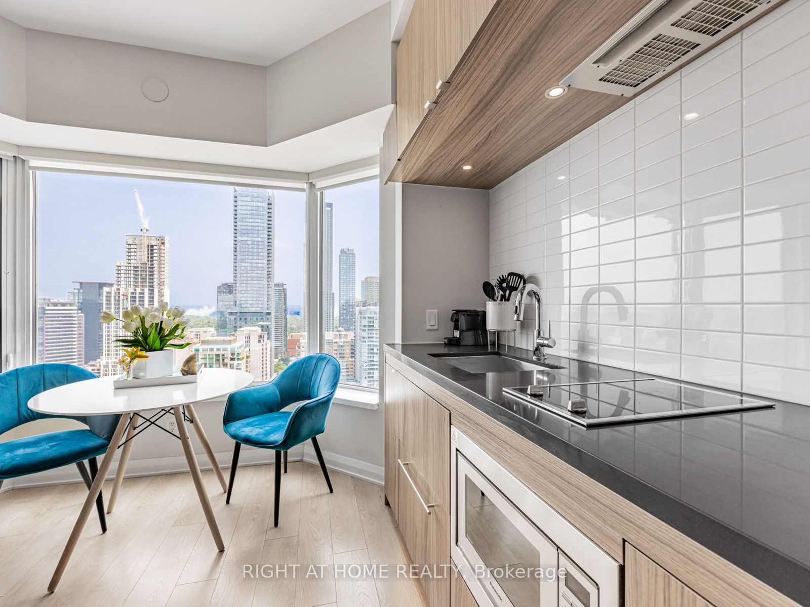#3105 - 155 Yorkville Avenue Property Photo 9
